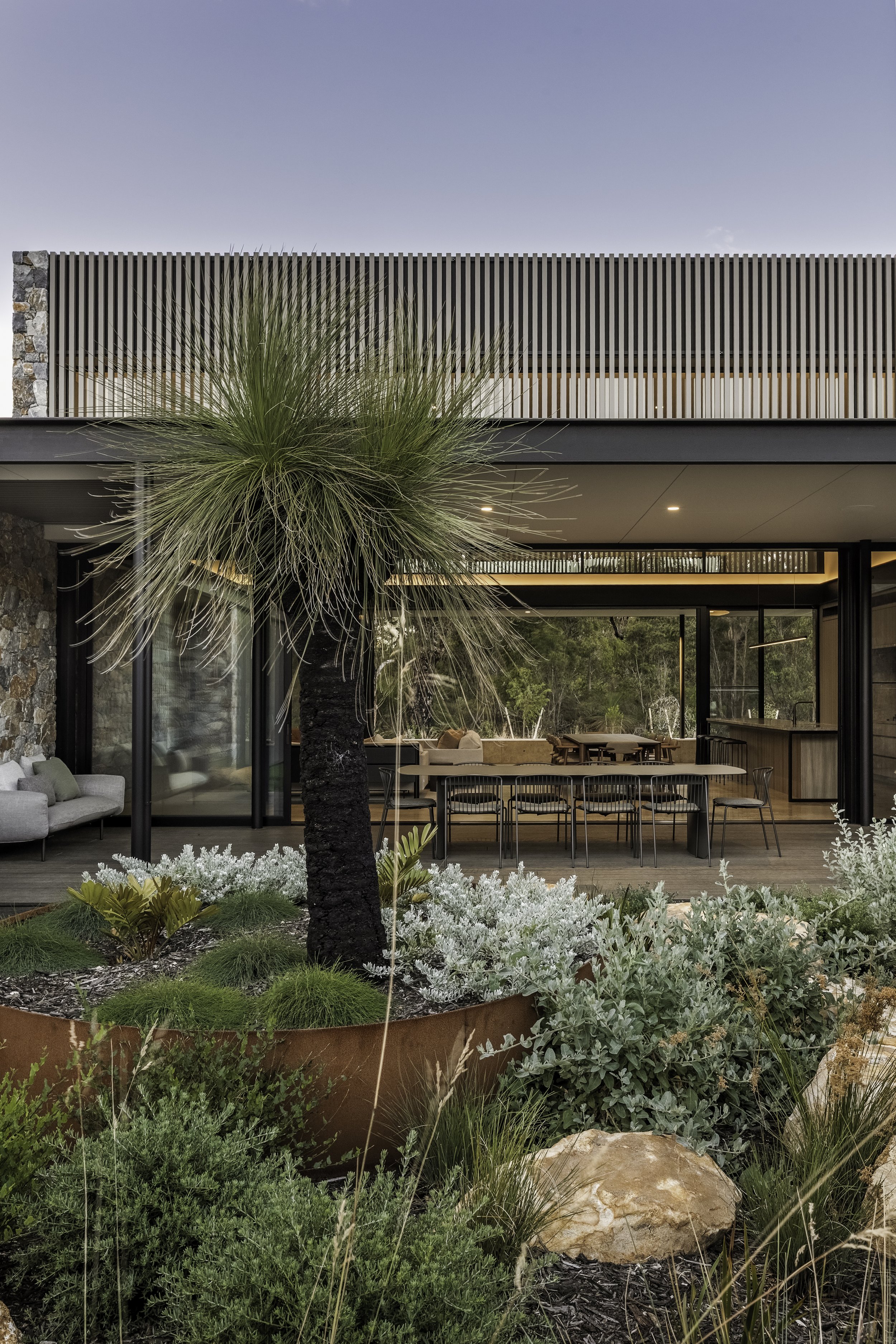 Caves5624_Externals_Alfresco_Courtyard-17.jpg