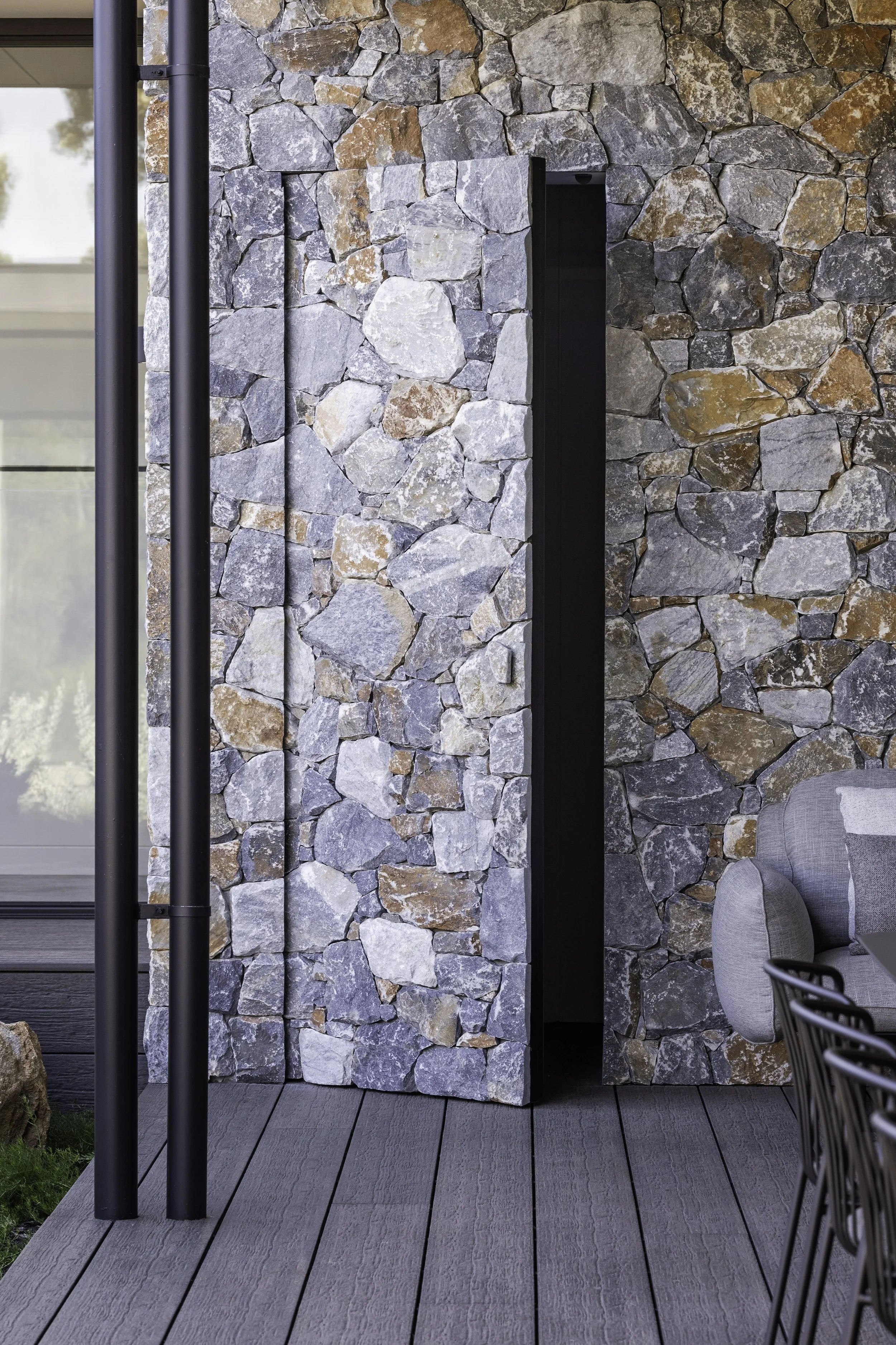Caves5624_Externals_Alfresco_Courtyard-3.jpg