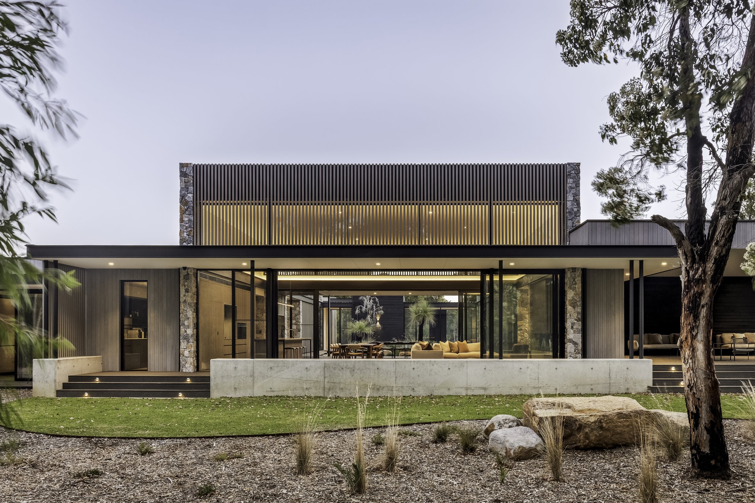 Caves5624_Externals_Back-10.jpg