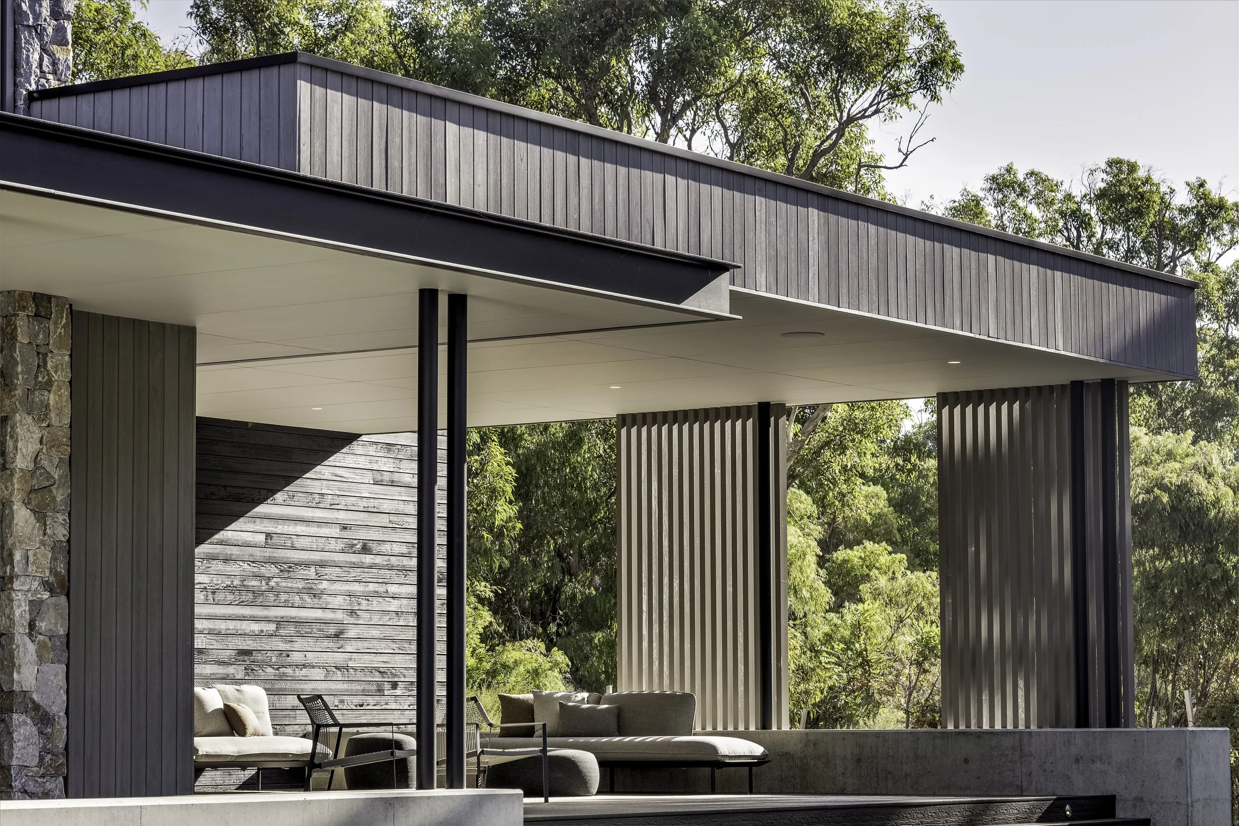 Caves5624_Externals_Back-3.jpg