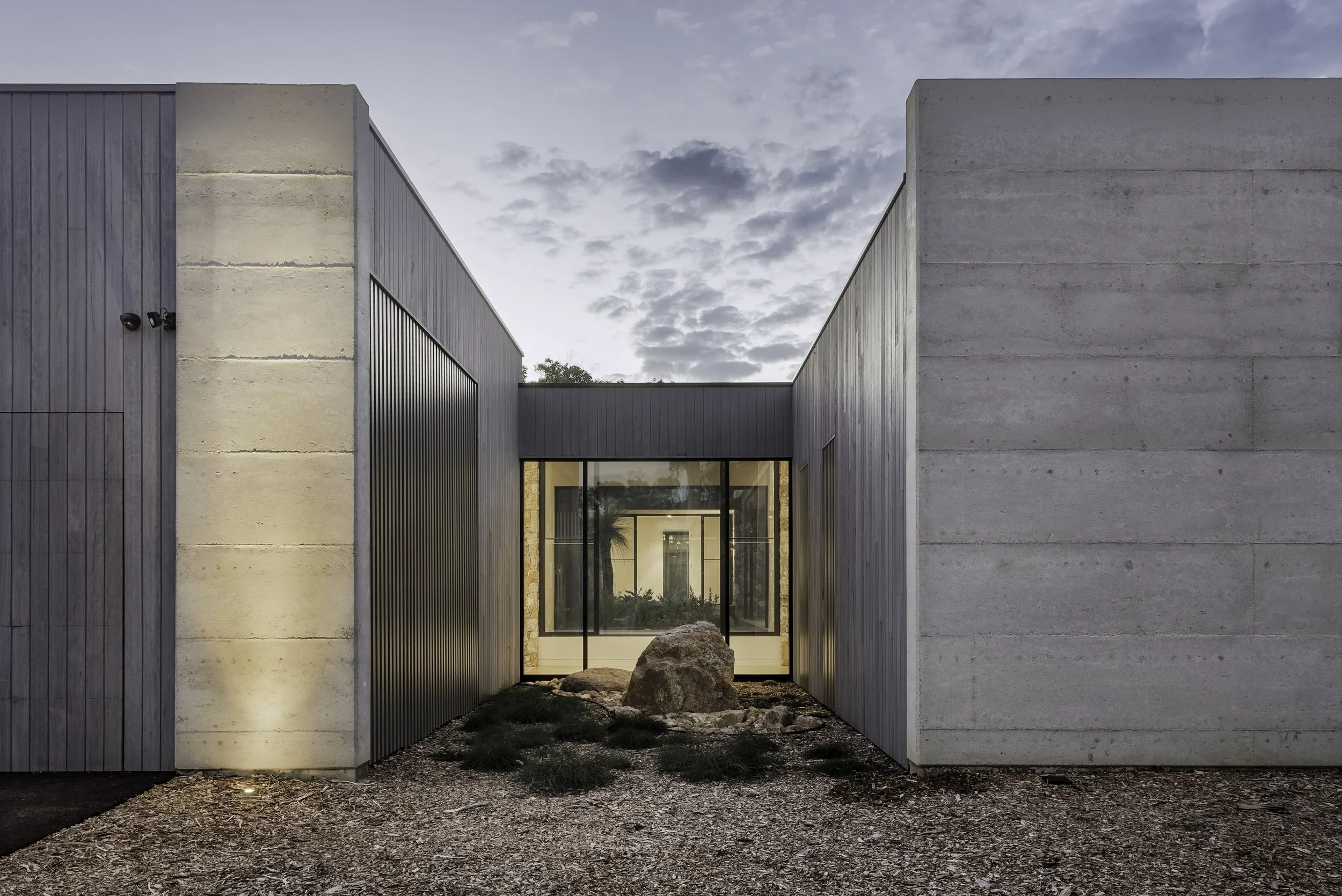 Caves5624_Externals_Side1-8.jpg