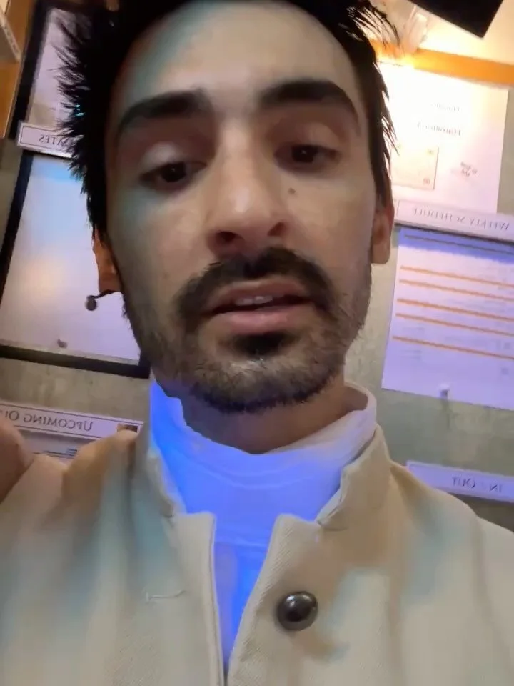 Putting chairs in lights with no spike marks will always be tough. Happy National Swing day!! @hamiltonmusical #nationalswingday