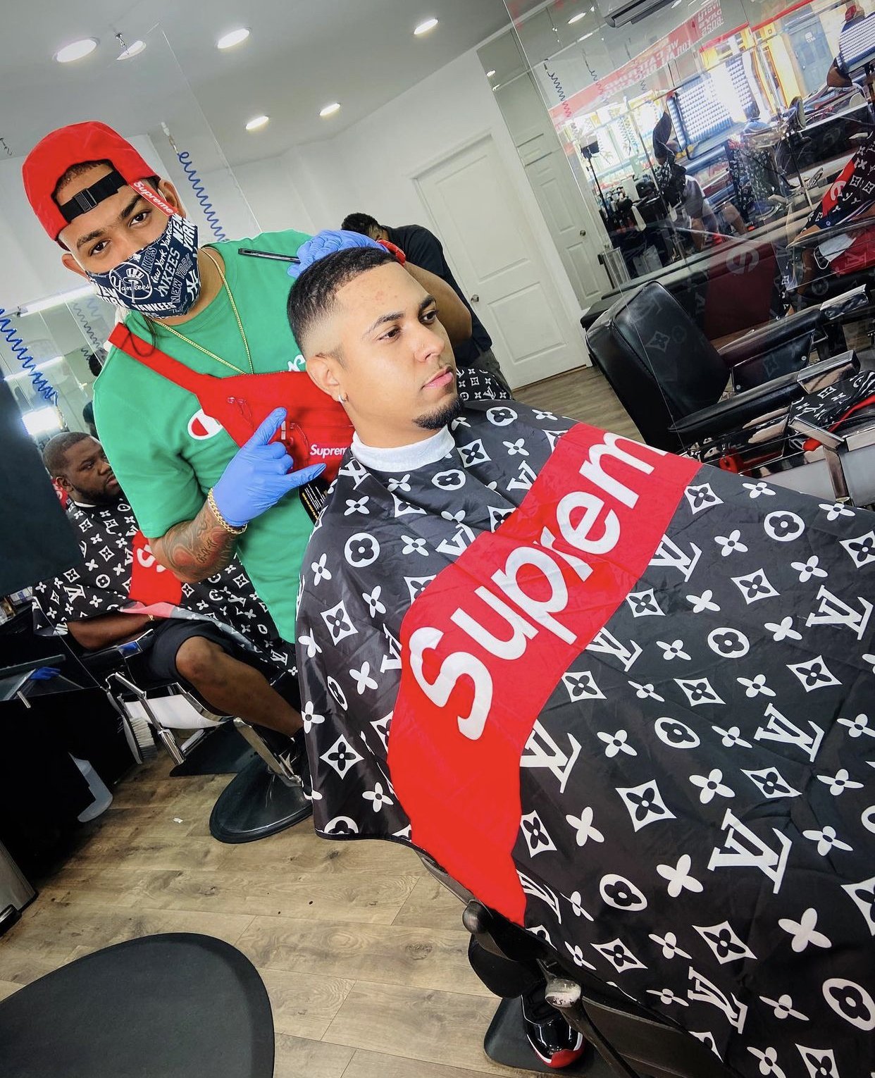 Controversia Barber Shop