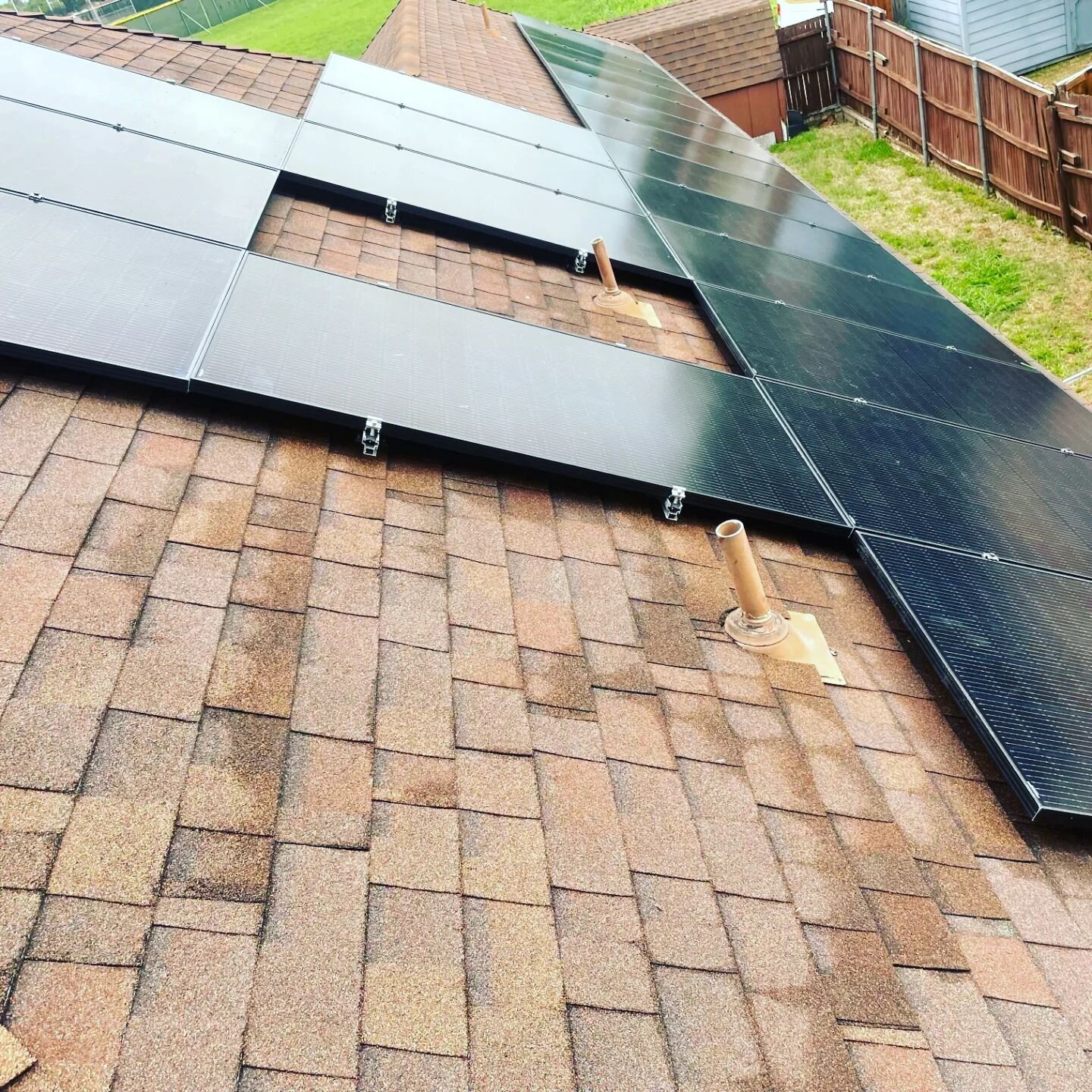 14kw system today before the rains and the long weekend. One of the amazing things about @dawntodusksolar is that we have customers generating power right after we finish installing the system. With most solar loan payments starting 60-90 after insta