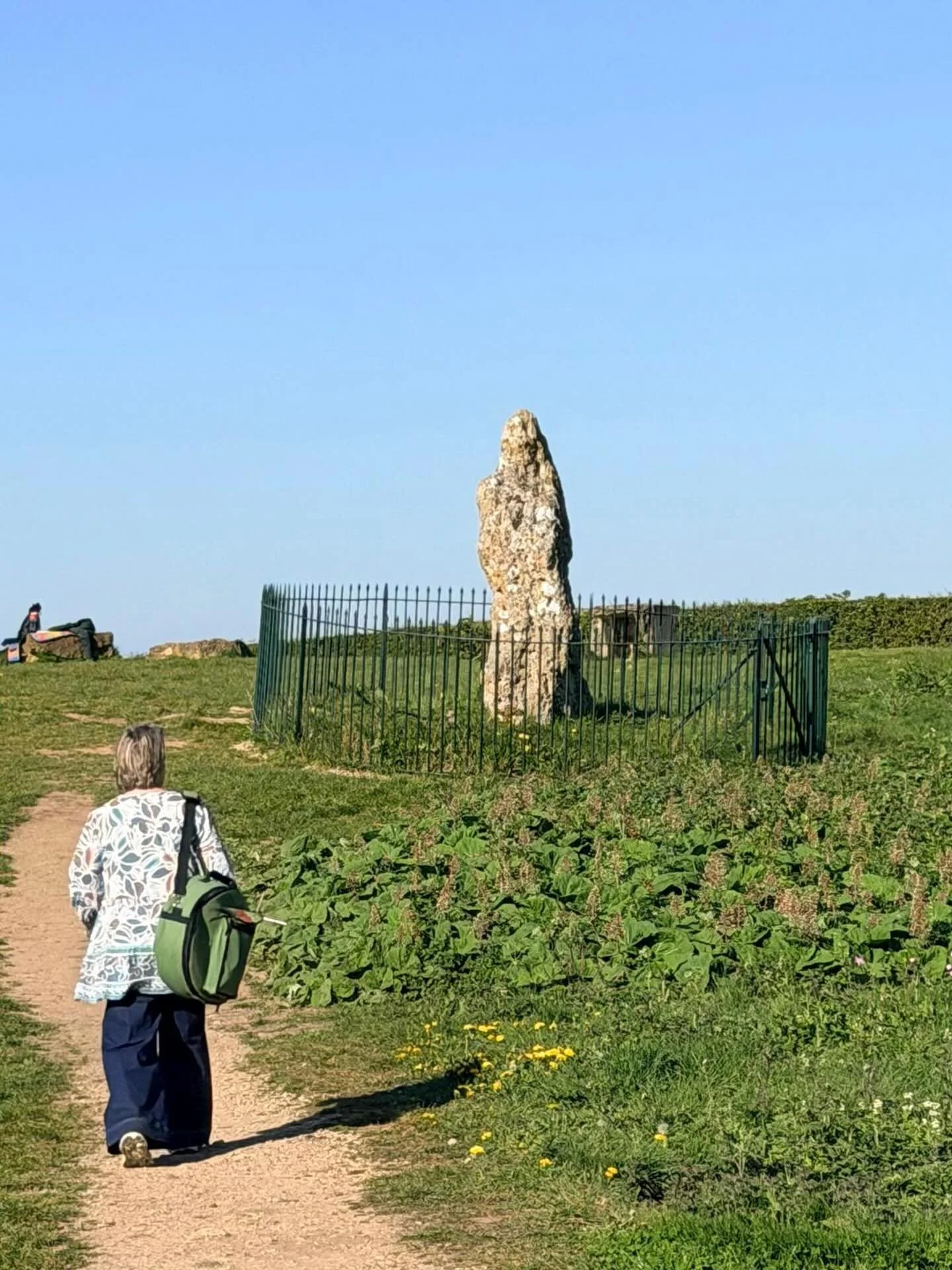 Drumming, toning, chanting and singing amongst the Rollright Stones in Oxfordshire.☀️ 

I&rsquo;m on a mission heading towards the king stone to find the sweet spot where the Belinus and Elen leys meet. Thanks for the photo @cbodilly 

#rollrightston