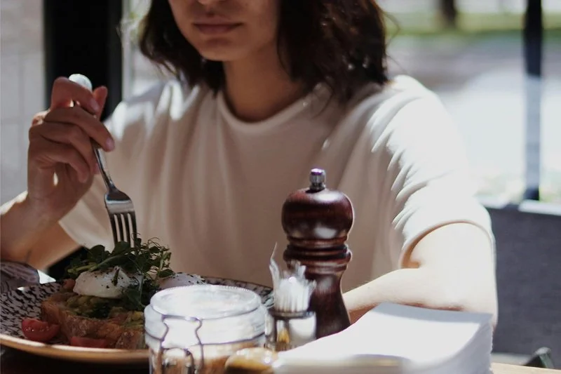 L’hypnose pour l’alimentation émotionnelle : quels bienfaits ?