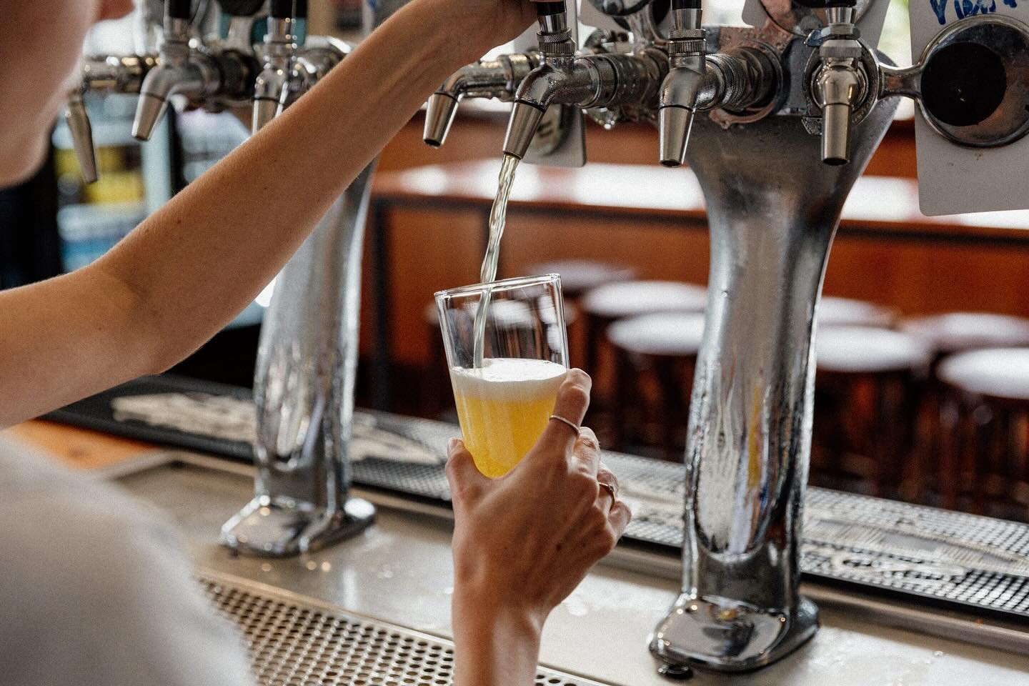 It&rsquo;s Thursday you know what that means? Time for a beverage or 3.

#craftbeer #craftbeers #indiebeer #pub #themiltonhotel #beers #beer #thirstythursday #milton #goodbeer