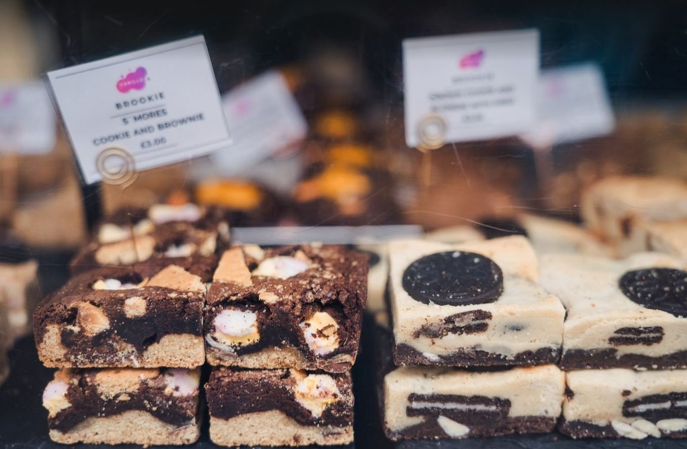 @vanillouk will be joining us at May's market, serving up their freshly baked sweet treats. 

Tuck in at the market, or take some home to enjoy with a refreshing cup of tea 🍪☕ 

📍 Andover High St 
📅 Sunday 12 May 
⏰ 10am - 3pm 

#hampshire #market