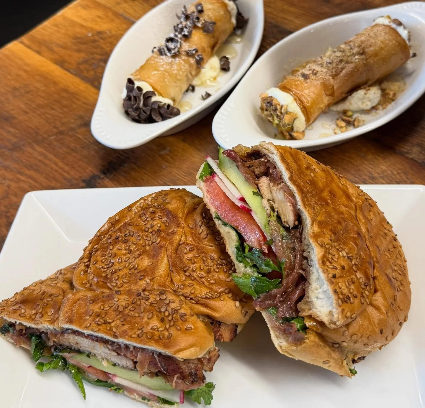 π€© SUPER SPECIAL SATURDAY βοΈ
#NEW Sando π Musakhan Chicken Sando | grilled Middle Eastern spiced chicken thighs, sumac-roasted red onions, mint + parsley, cucumber, radish, tomato, evoo, toum on a sesame roll from our neighborhood #best @lacasciasb