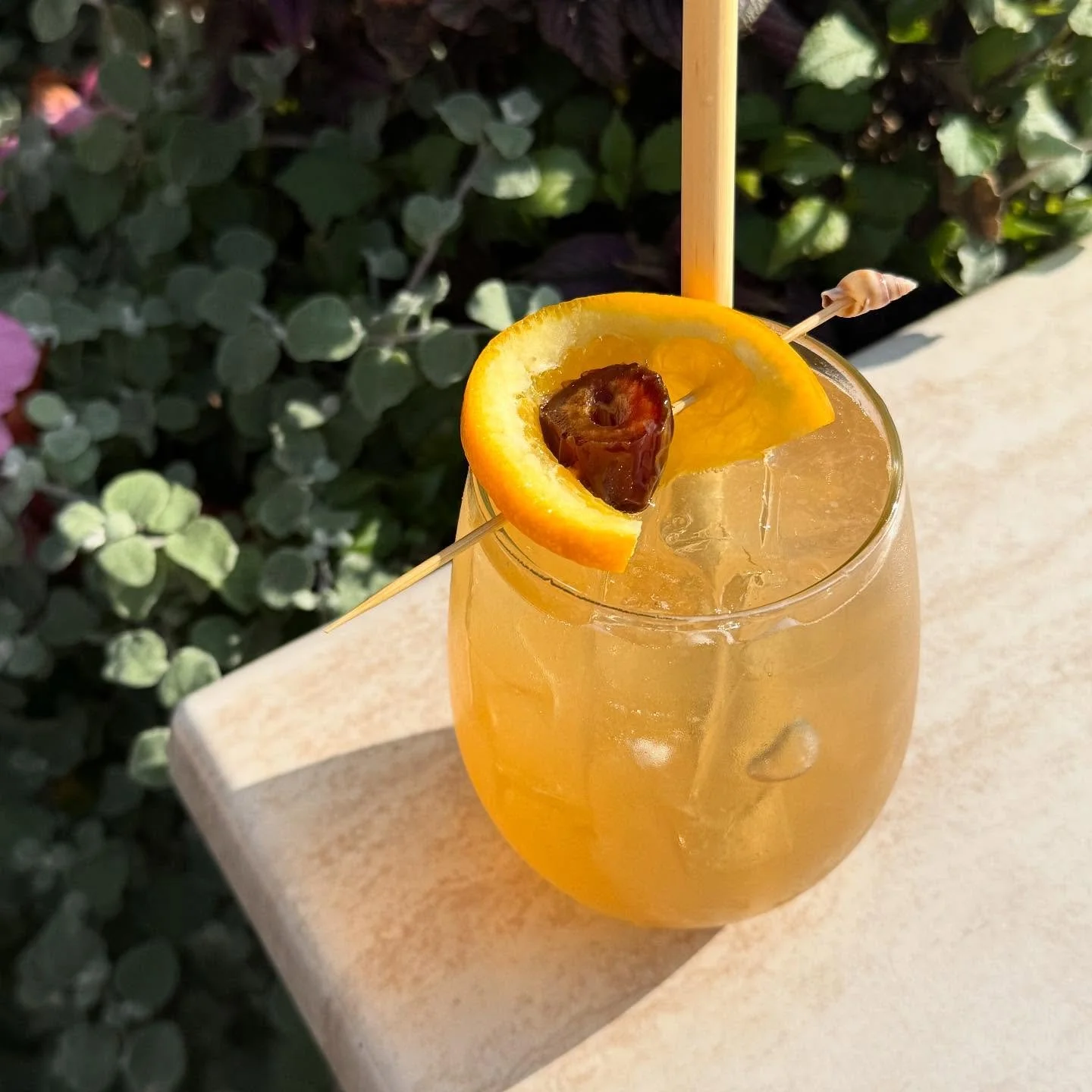 βοΈ Semo sangria season won’t stop… π€©π“Date Me” California white, house-aged fennel vodka, @chareauspirit liqueur, medjoul premium date reduction, brown sugar, fresh OJ + bubbles! π«§β¨
#datenight #sangria #semolinaspecials #
