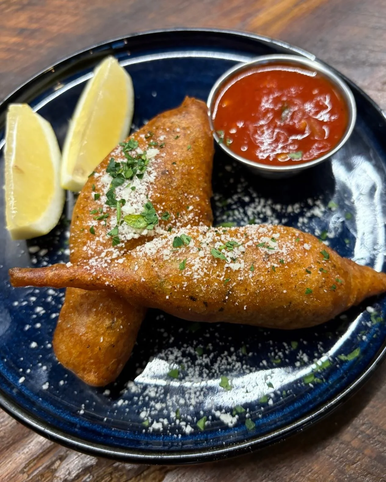 π» Fried Zucchini Flowers πΏ | fresh ricotta, Parmigiano Reggiano, mint + lemon, house-made marinara… crispy batter and lemony ricotta, these will not last long π #semolinaspecials #semospecials #fallflavors #autumnmood #vegetarian #veggies #
