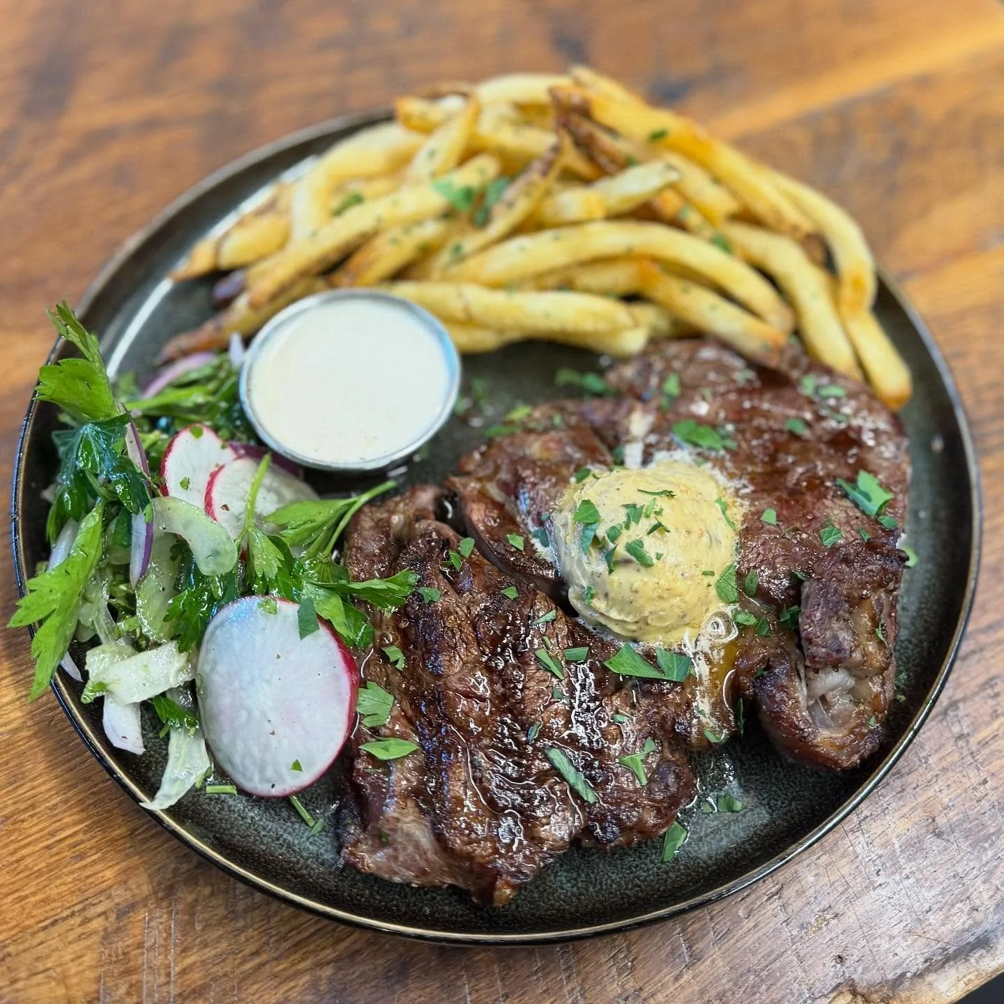 β¨ VERY SPECIAL π€© Middle Eastern Steak Frites | grilled 16 oz boneless ribeye, cumin-Aleppo-za’atar compound butter βΌοΈ, double fried hand-cut Idaho russetsβοΈ, lemon tahini, parsley salad… happy Parents & Family Weekend, too! πΆοΈππ§&