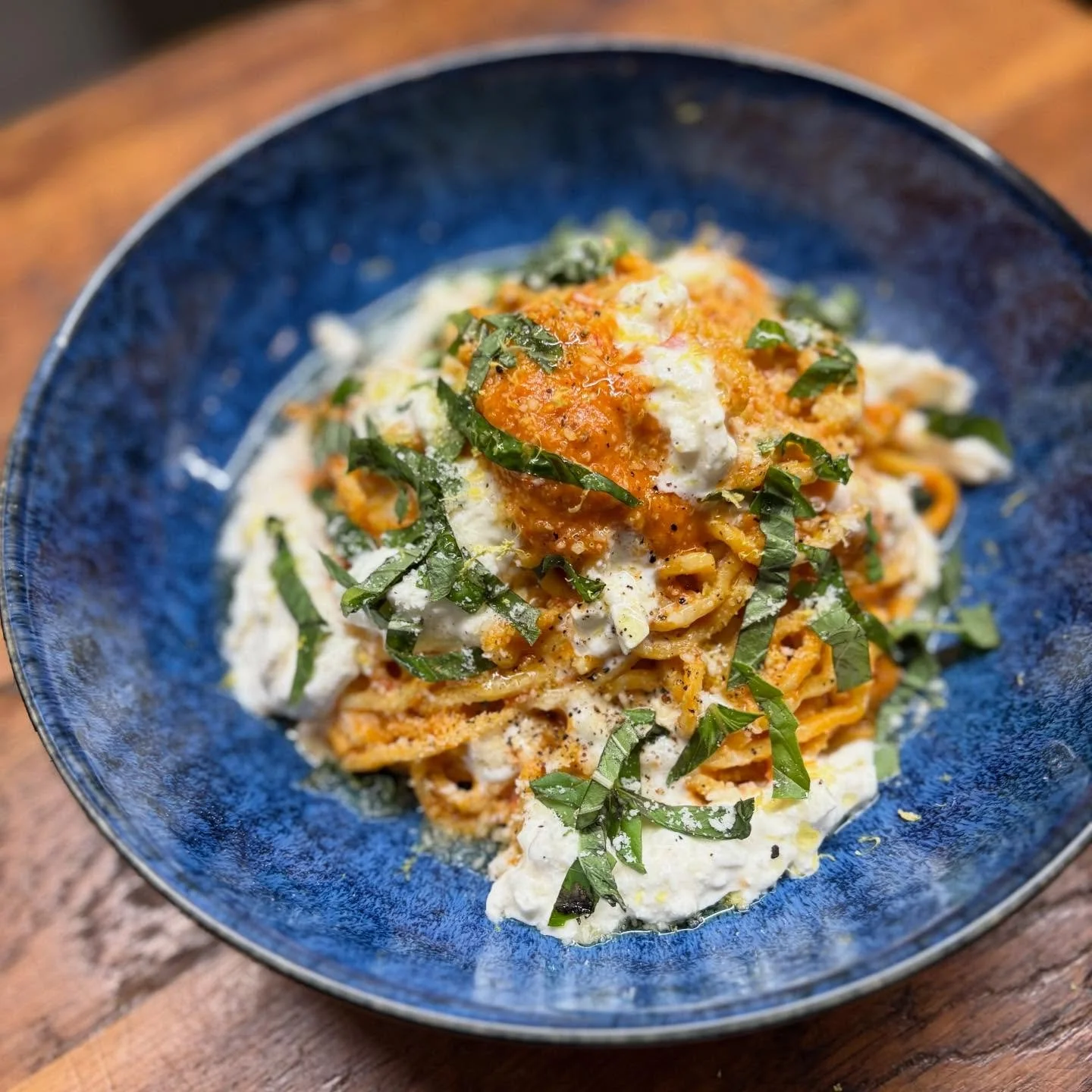 Romesco &amp; Burrata Spaghetti 🇪🇸🇮🇹 @davesfreshpasta egg spaghetti, house made fire roasted red pepper + almond romesco sauce, locally made burrata, fresh basil, lemon zest 🍋 #romesco #romescosauce #freshpasta #davesfreshpasta #burrata #burrata