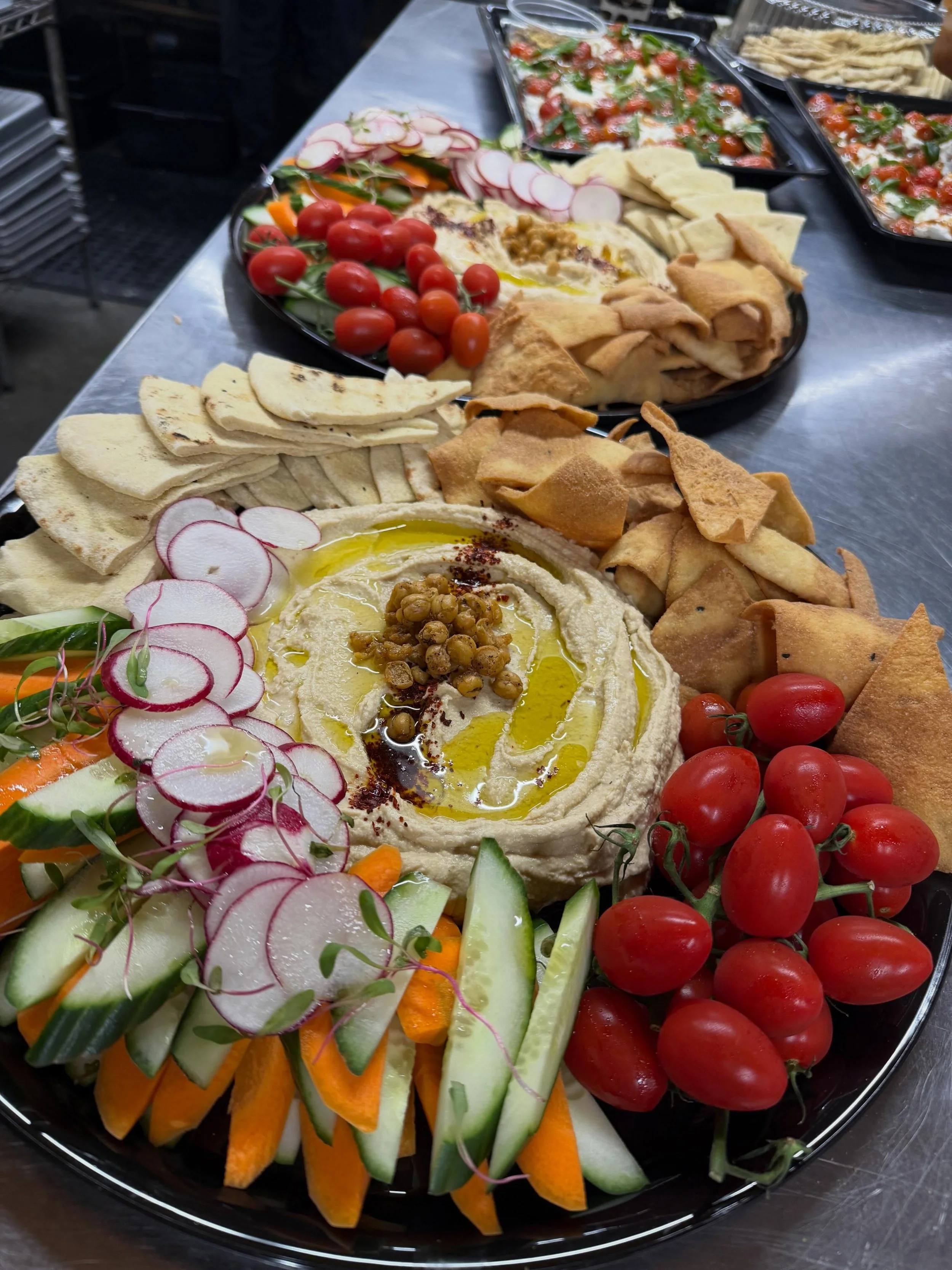 💃🏻🥳 Party Season Is Here!⛱️ 🎓 aaand we&rsquo;ve been saying it 😉&hellip; custom catering for your small to XXXL functions! Email info@semolinakitchen.com to chat with Christina :) #ttys #summer #catering 

1) Chickpea hummus + crunchy veggies pa