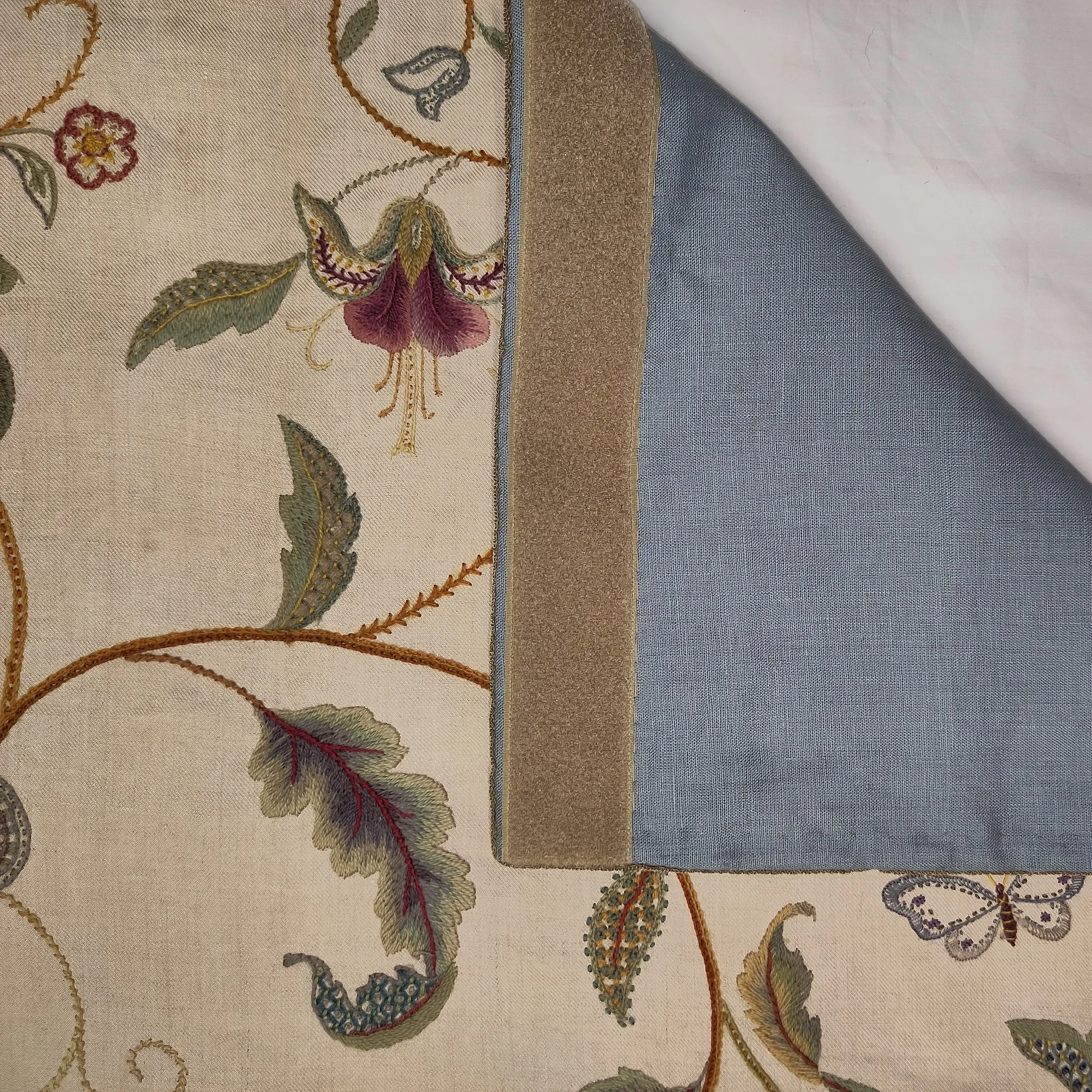 Crewelwork 20th century English hanging 6.jpg