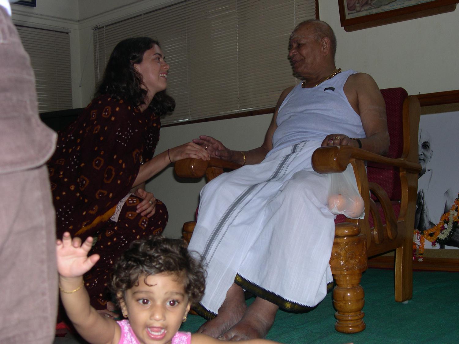  Zoë and Guruji (Mysore 2002). 