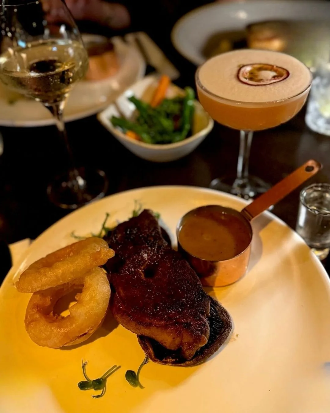 12oz sirloin cooked to your liking Served with flat-capped mushrooms, crispy onion rings, peppercorn sauce and fries