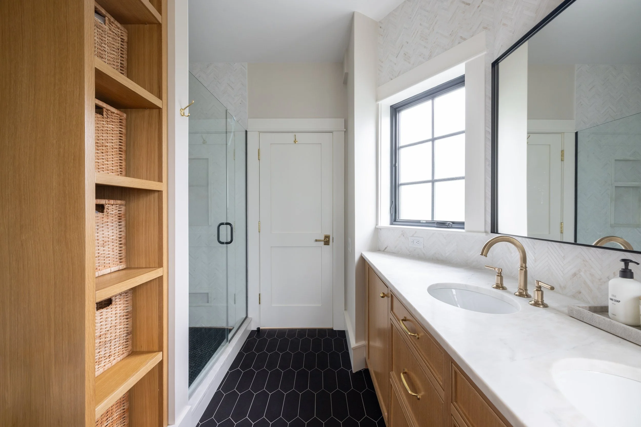 curtis-rowe-interiors-banksst-primarybathroomdesign (4).jpg