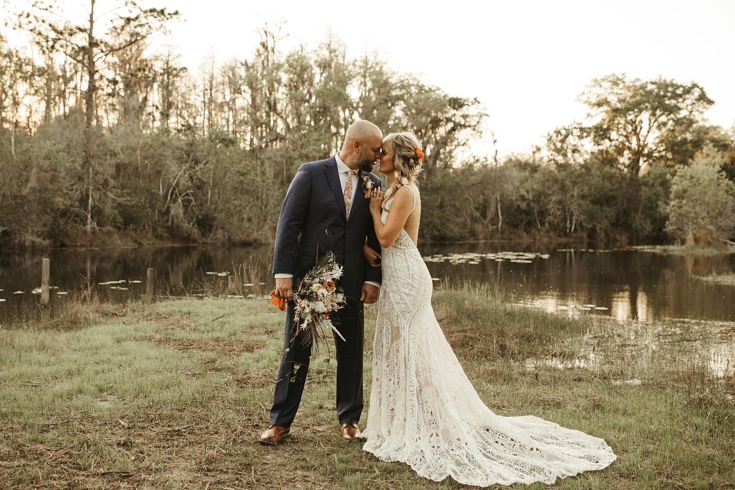 Be Still My Heart &hearts;️

We are still reminiscing over our intimate and absolutely picturesque spring wedding.

Now booking weddings for 2023.✨

💐: @armsofpersephonefloral
📸: @marisabraphotography 
💇🏼&zwj;♀️: @tabbychristinarae 
👗: @ruedesei