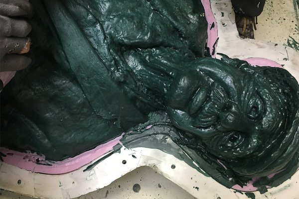 Revealing the wax copy from the silicone mould