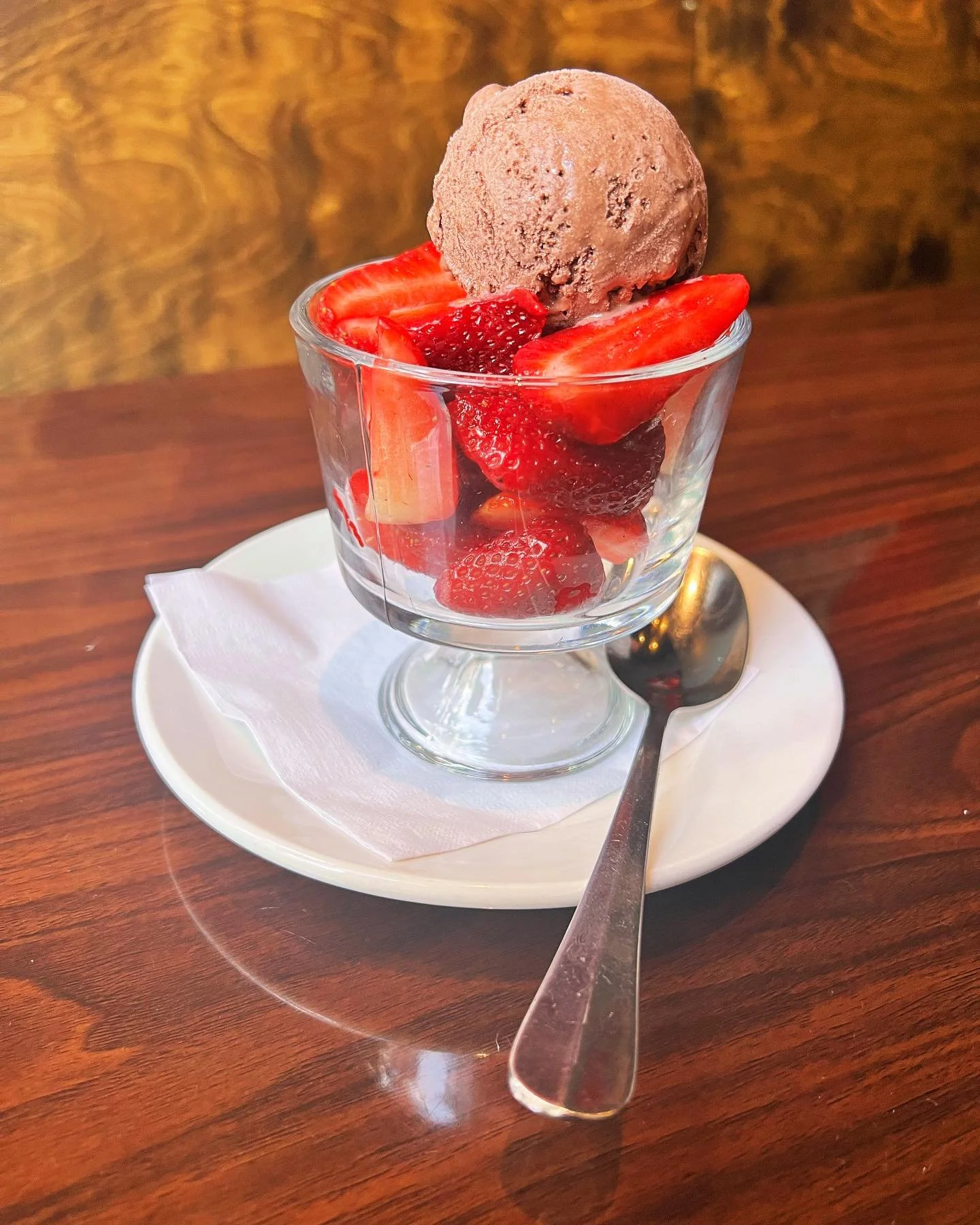 Strawberry and Chocolate Gelato!

 #strawberry #justpicked #Gelato #choccolate #lefresca #downtown #italianfood #seasonal #downtownbham