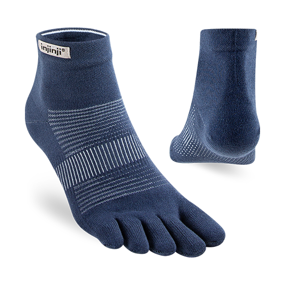 281130-navy-injini-Run-Lightweight-Mini‑Crew-toe-socks-1.webp