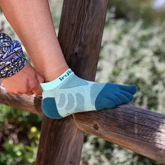 401111_glacier-injinji-ultra-run-no-shoe-toe-socks-3.webp