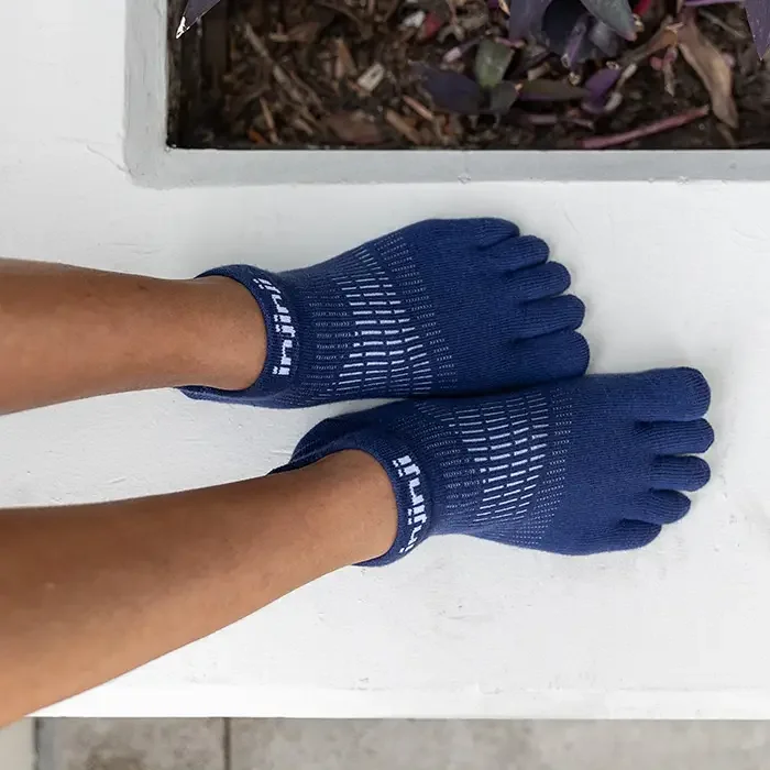 281111_navy-injinji-womens-run-lightweight-no-show-3.webp