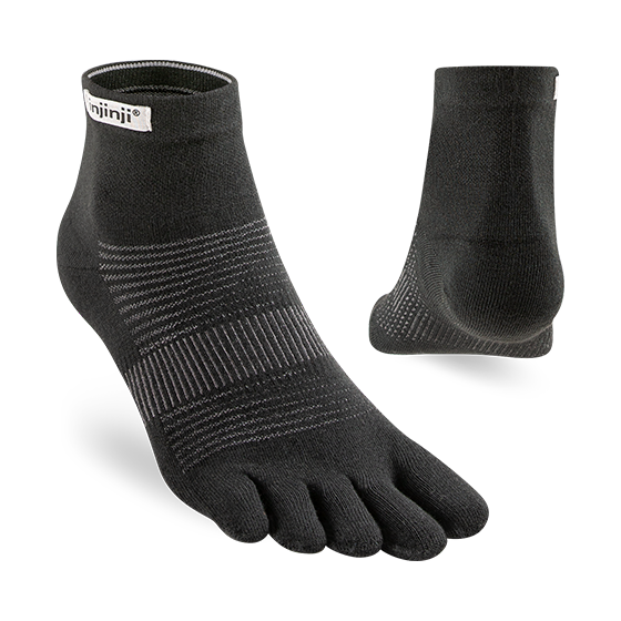 281130-black-injini-Run-Lightweight-Mini‑Crew-toe-socks-1.webp
