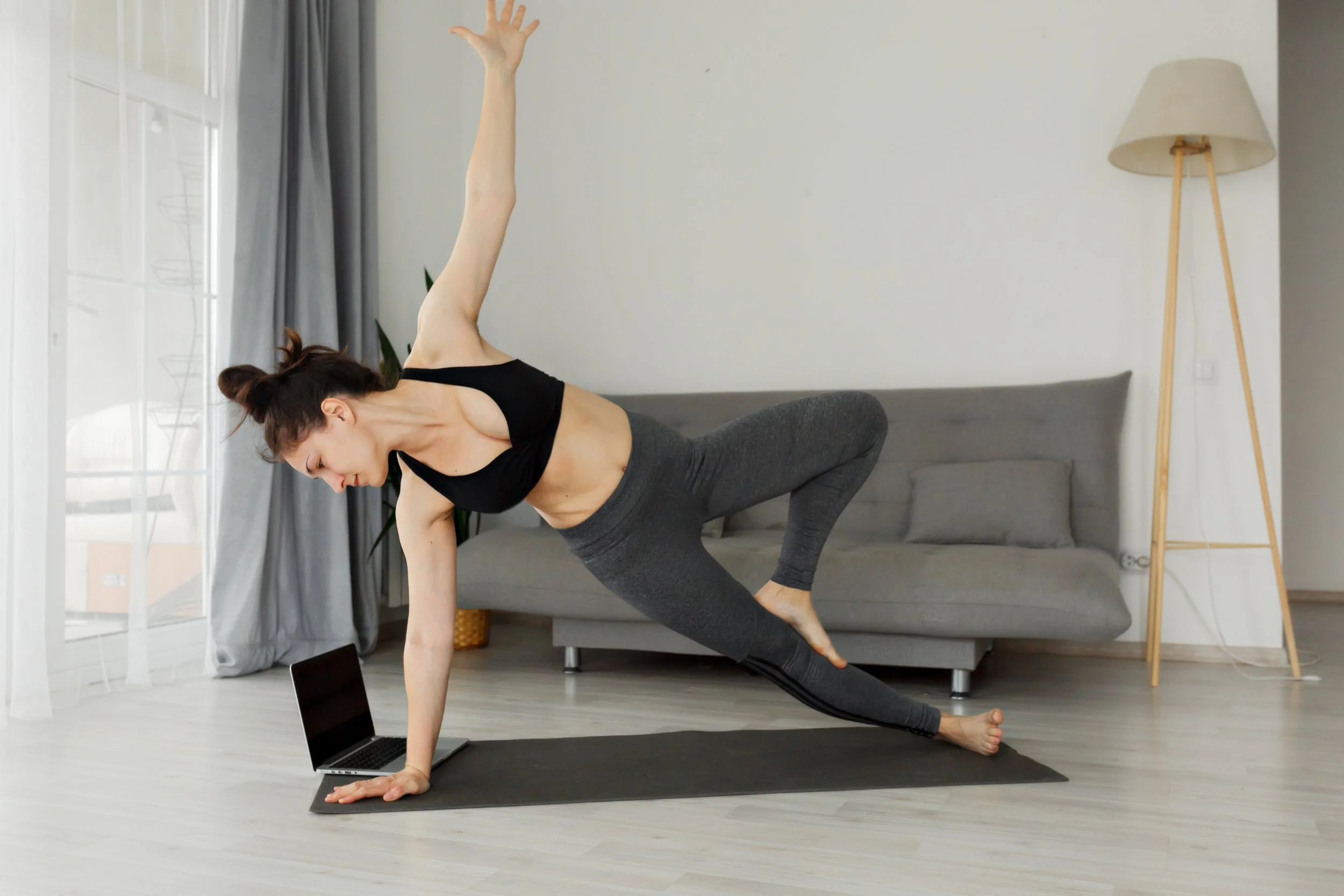 Pilates, is In-Person or Online Training Best For You?