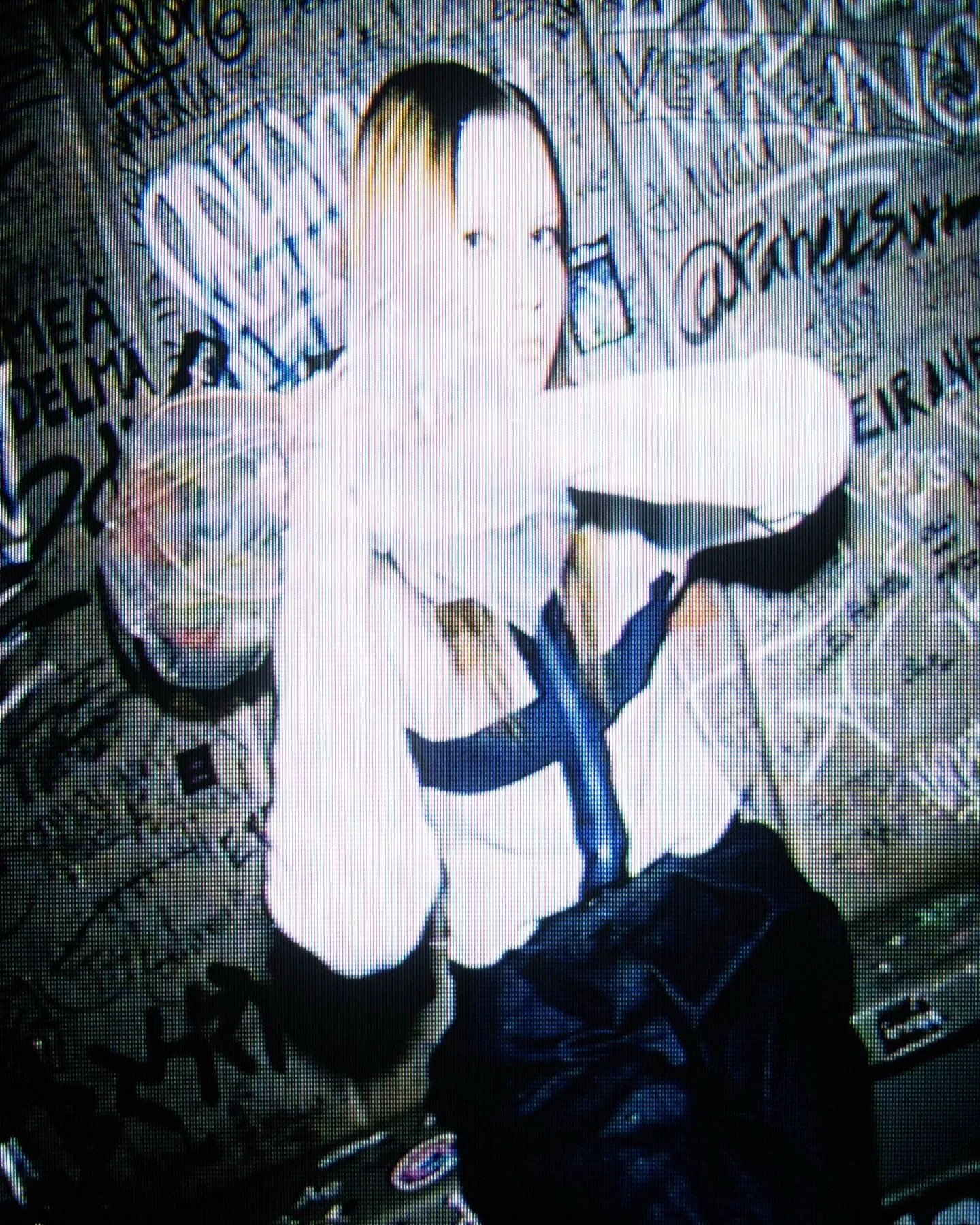 Talented @louna0nline wearing JS💙

Pics: @miqqe
Polaroid: @t1n0saurus