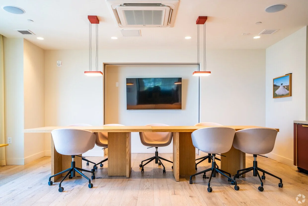 le-leo-jersey-city-nj-conference-room.jpg