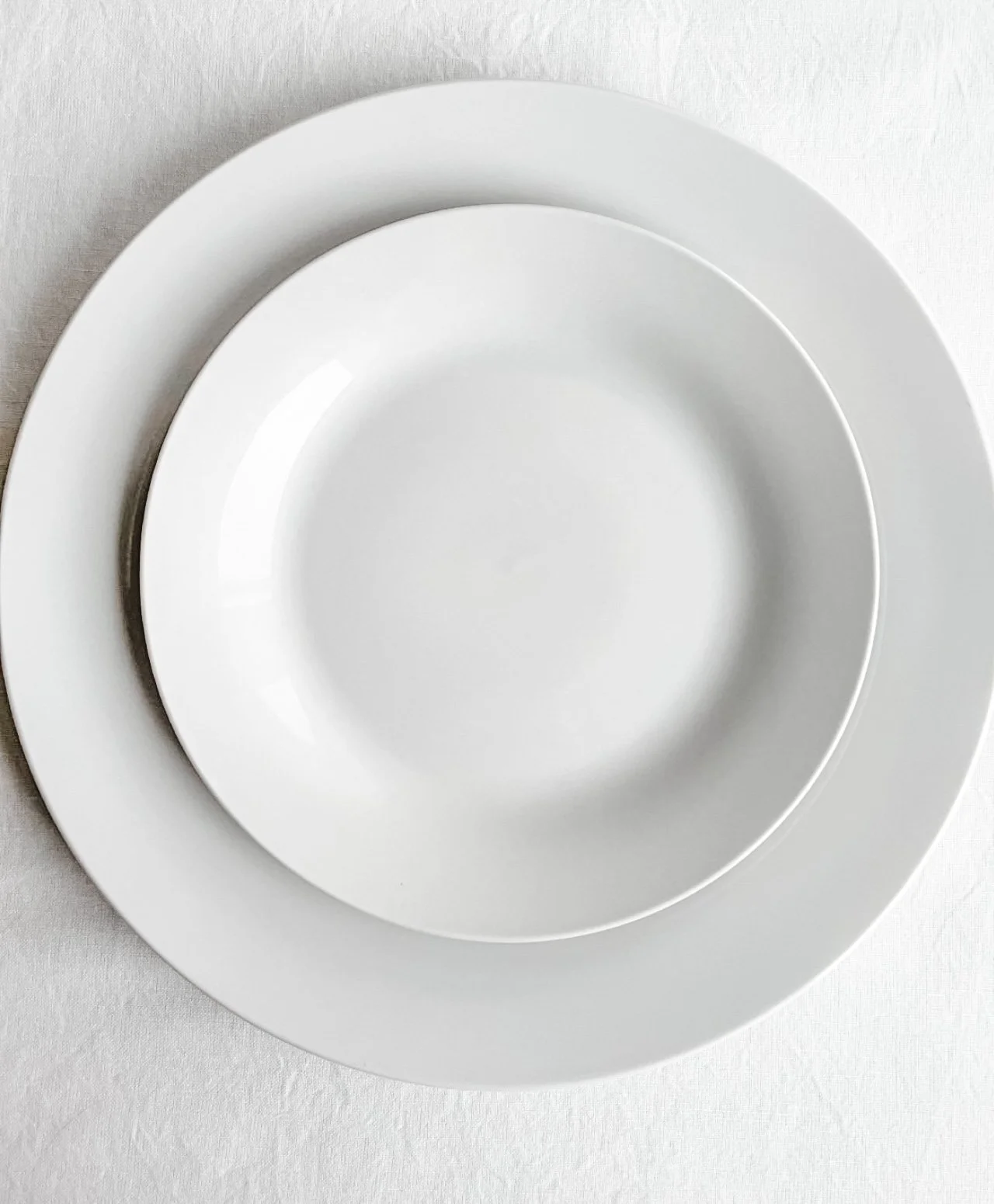 White Dinner & Salad Plates 
Quantity: 80 
50¢ per piece | $1 set