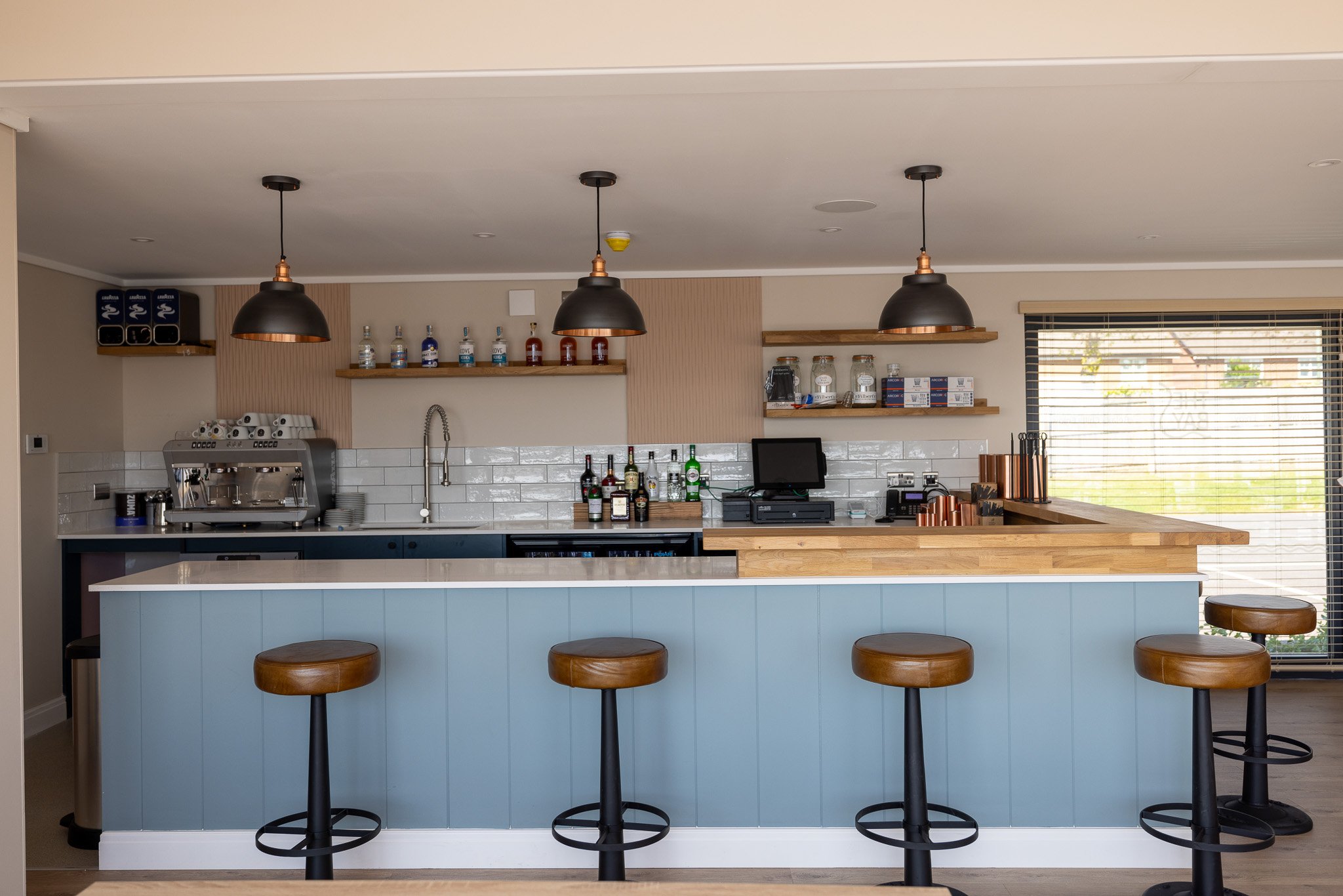 Bar area by Harbur.jpg