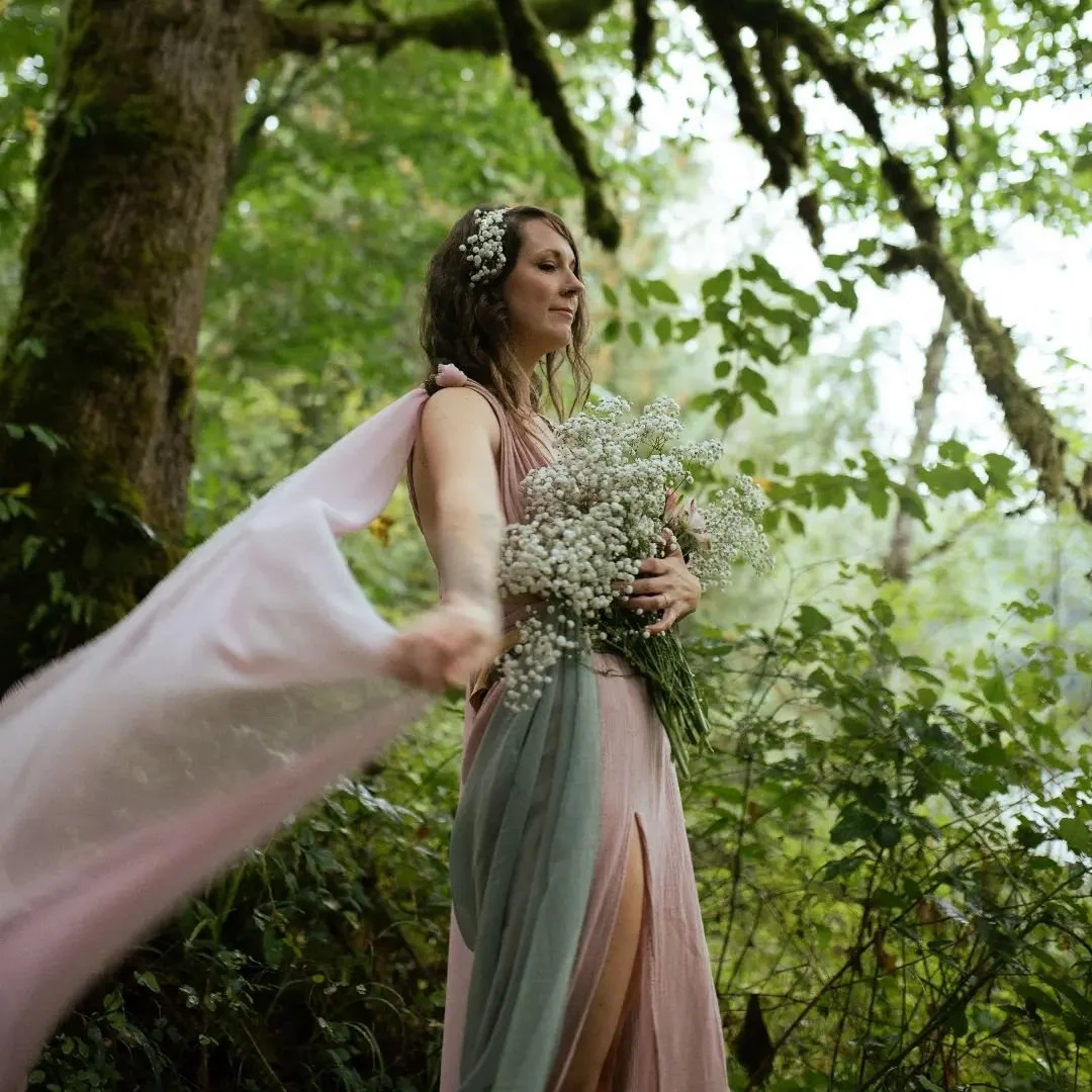 Beltane blessings witches!! May you feel the warmth of the sun and the magic of the season of life around you. May you embody your creativity and sensuality. May you feel the love and support of your ancestors surrounding you. ✨🌸🧚

📸 @lostgirlearl
