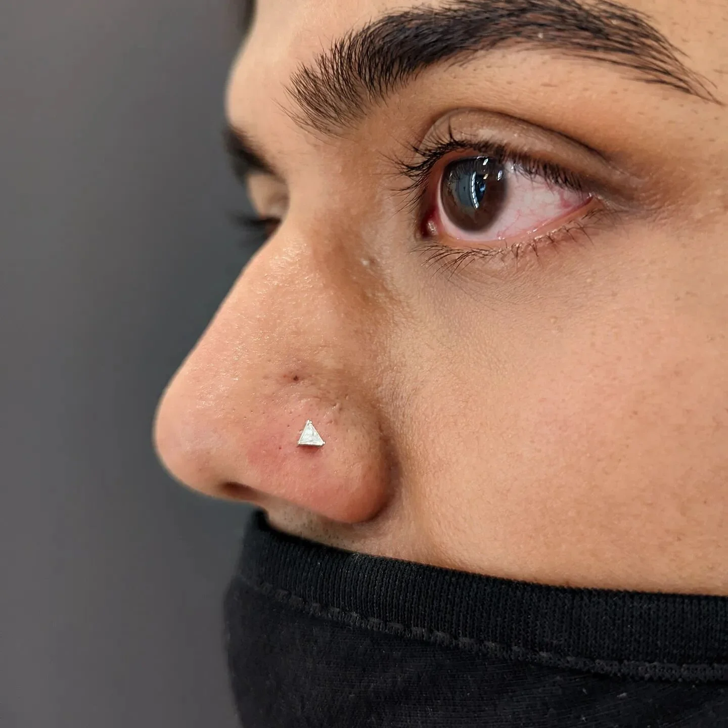Love to see a unique piece of jewellery in a nostril piercing! Featuring the Griselda by @junipurrjewelry in 14K white gold.

Pierced by me @chronicink Markham.

#nosepiercing #nostrilpiercing #chronicink #piercing #Torontopiercer #goldjewellery #whi