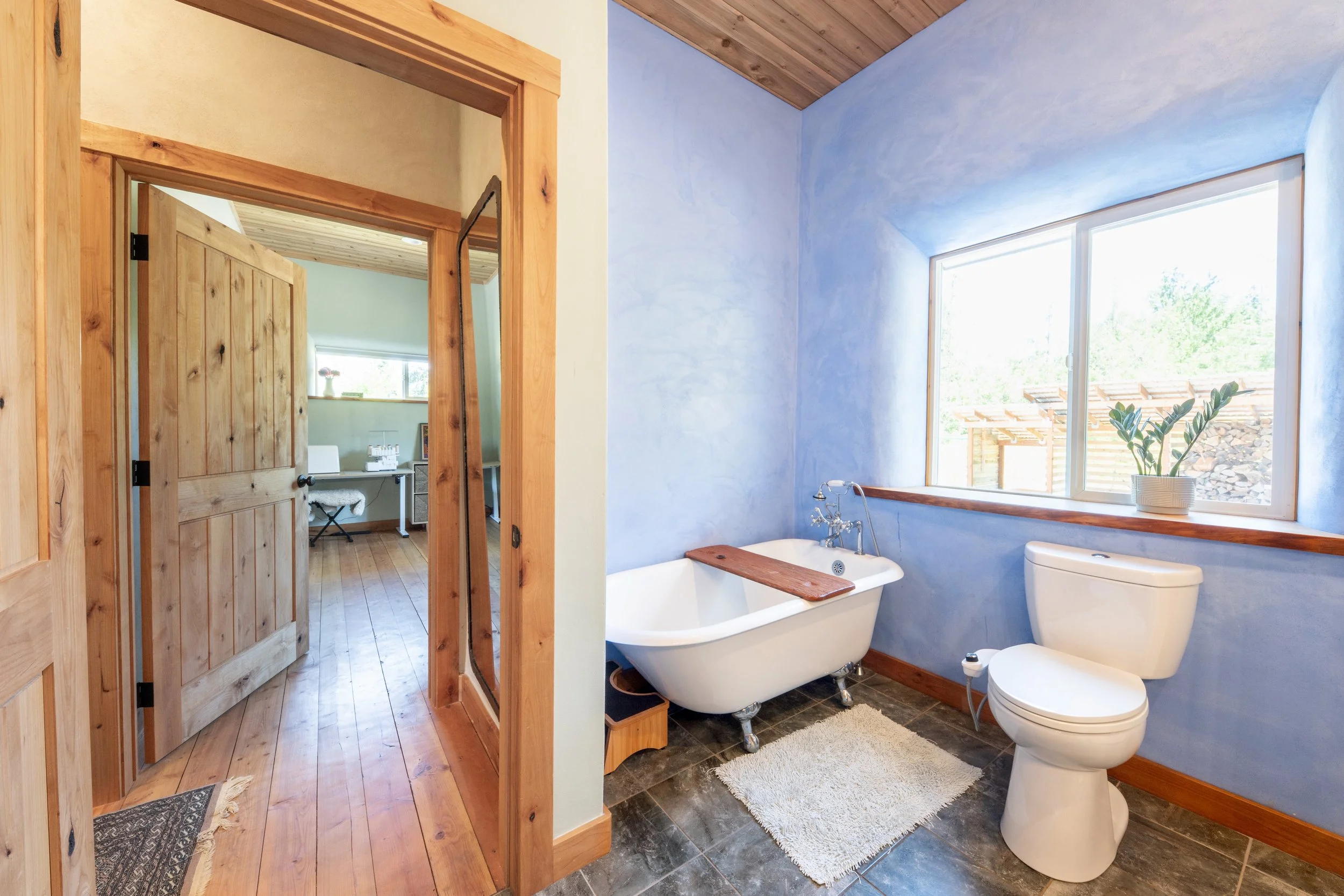 be-easy-farm-primary-bathroom-clawfoot-tub-sequim-wa.jpg