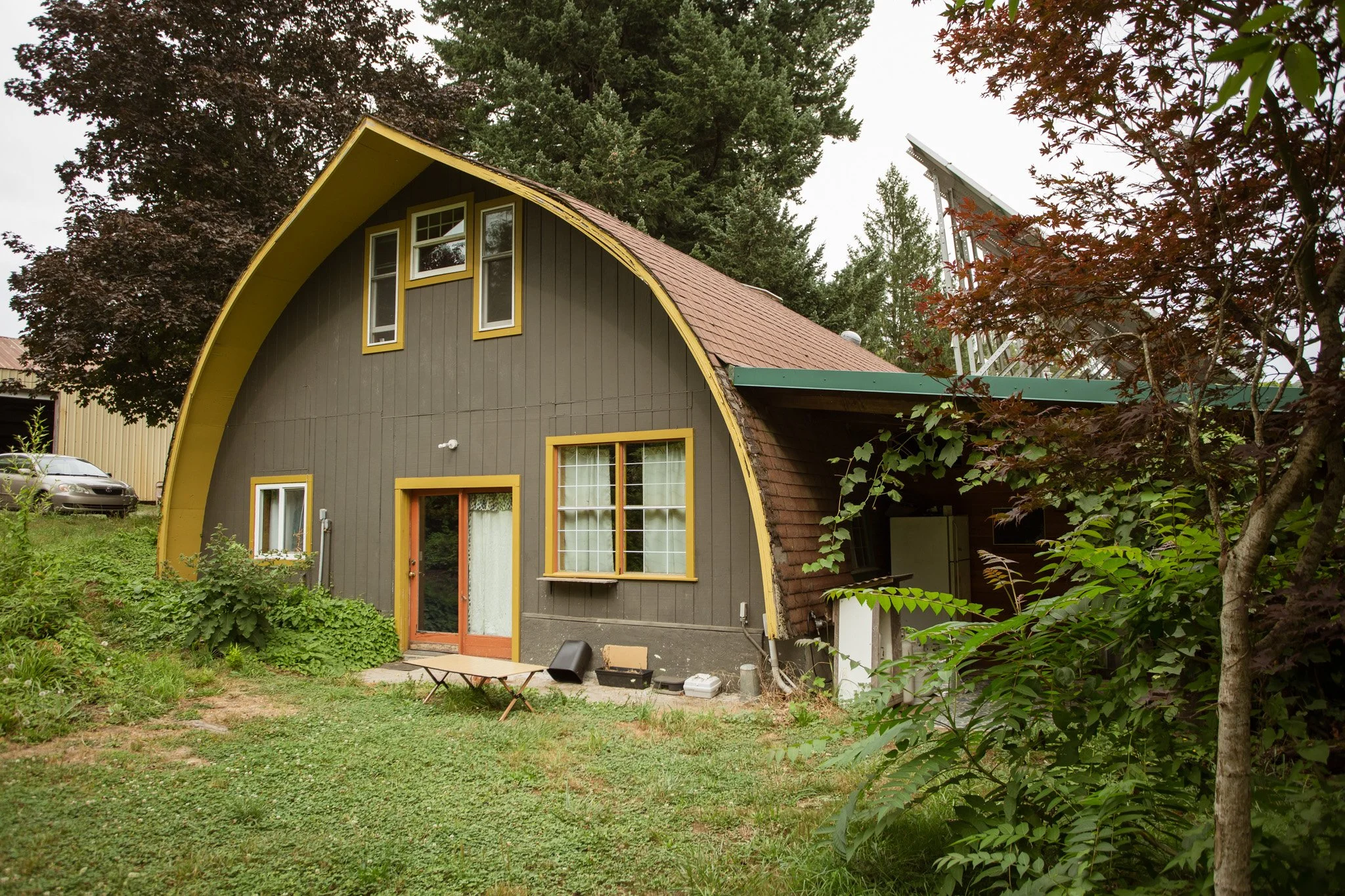 a stunning arch-roofed house with natural tones in Stone's Throw, Oregon