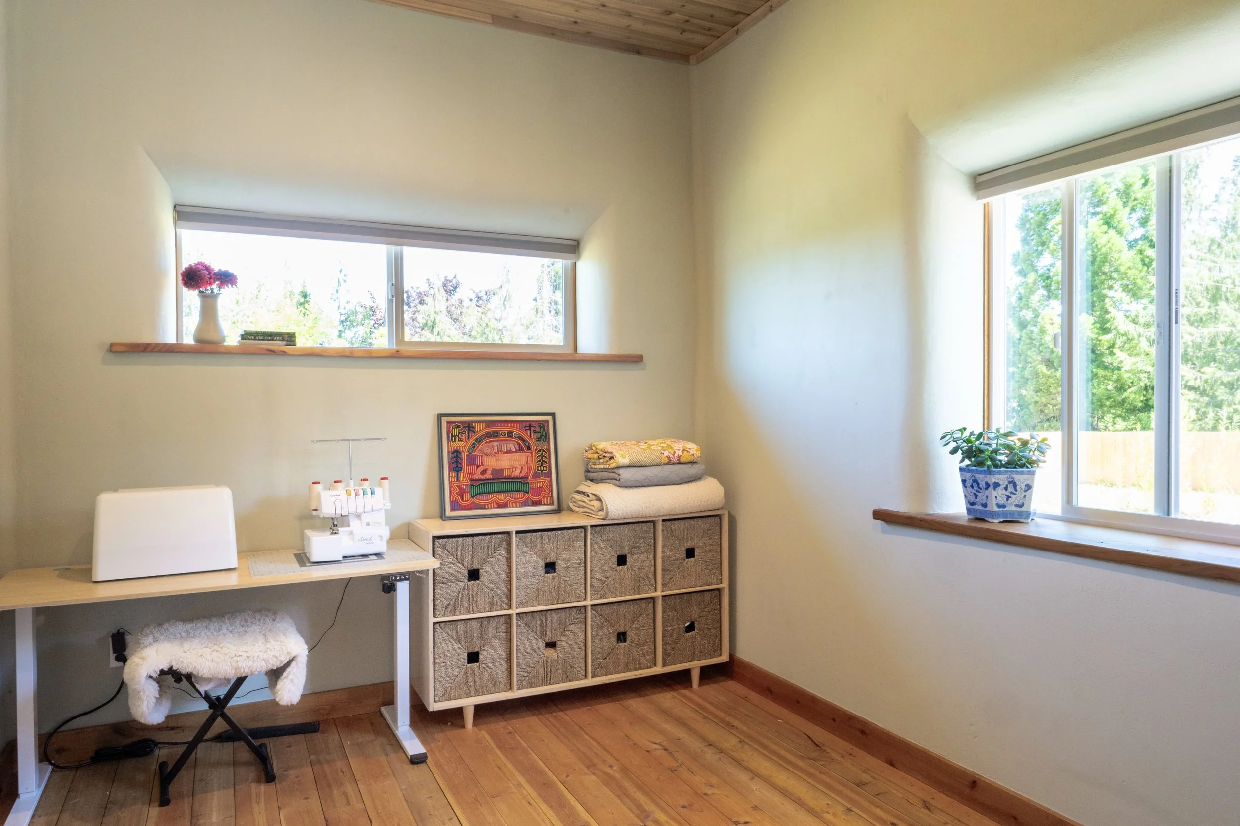 be-easy-farm-home-office-creative-studio-third-bedroom-sequim-wa.jpg