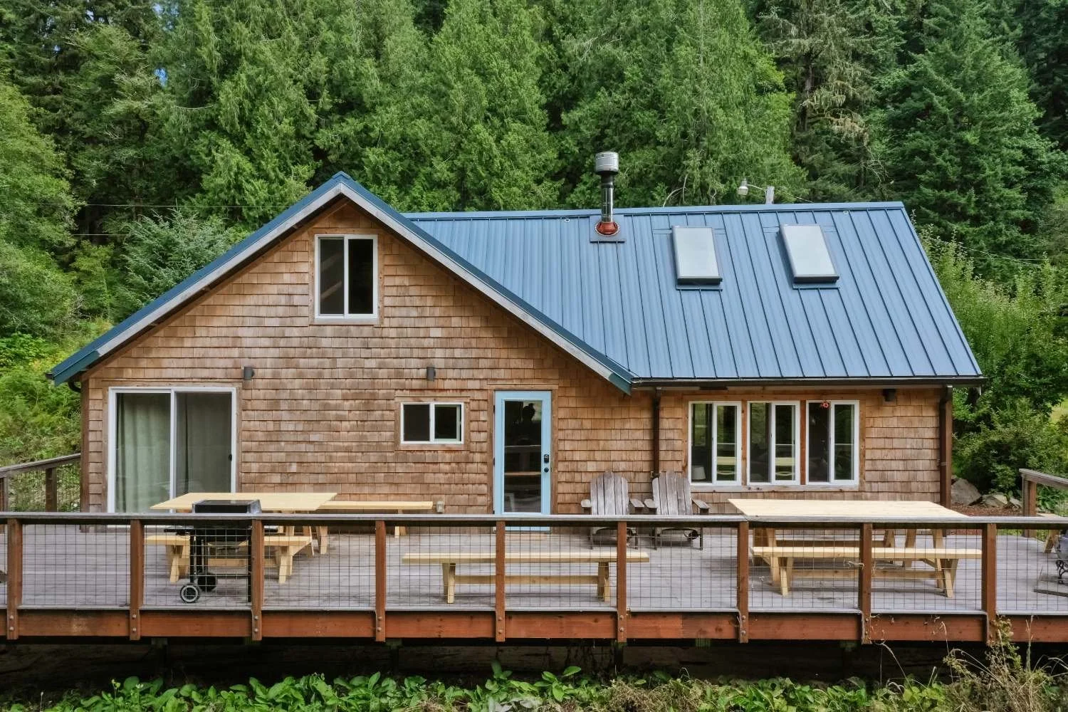 Rustic farmhouse in Cloverdale, Oregon with spacious deck, picnic tables, and chairs
