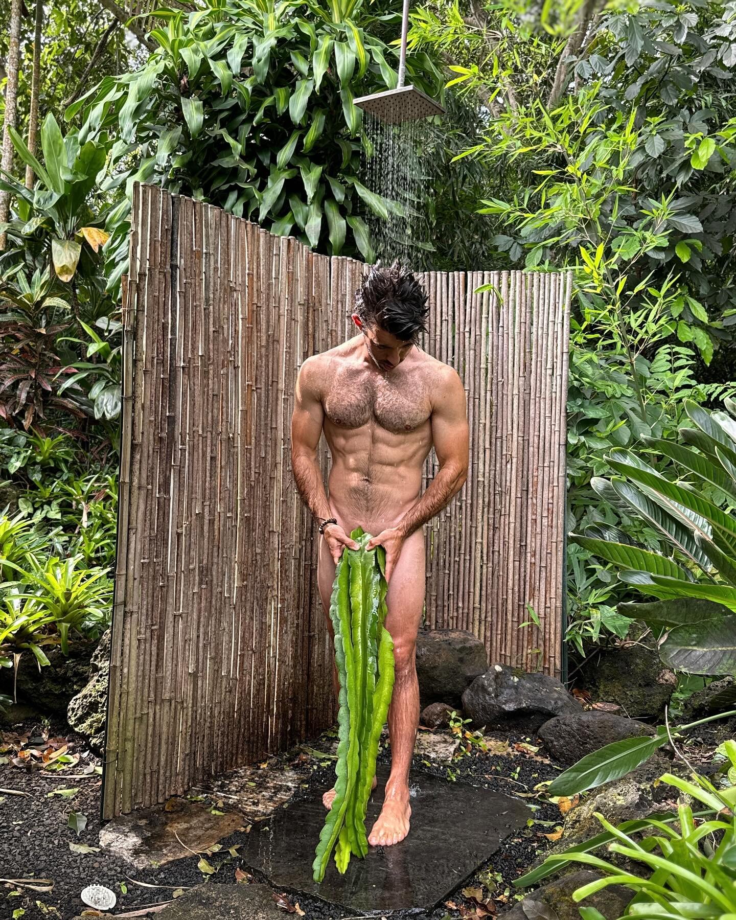 Don&rsquo;t be a prick, I prefer Soy Man 😉⁣⁣
⁣⁣
This was a precarious position to put myself in after harvesting these Dragon Fruit cuttings in Kauai, but it was worth it for #WorldNakedGardeningDay. Shoutout to all the Bro Science trolls who say yo