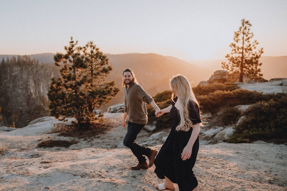 Taft-Point-Elopement-Yosemite-SummitandSurPhotography-41.jpg