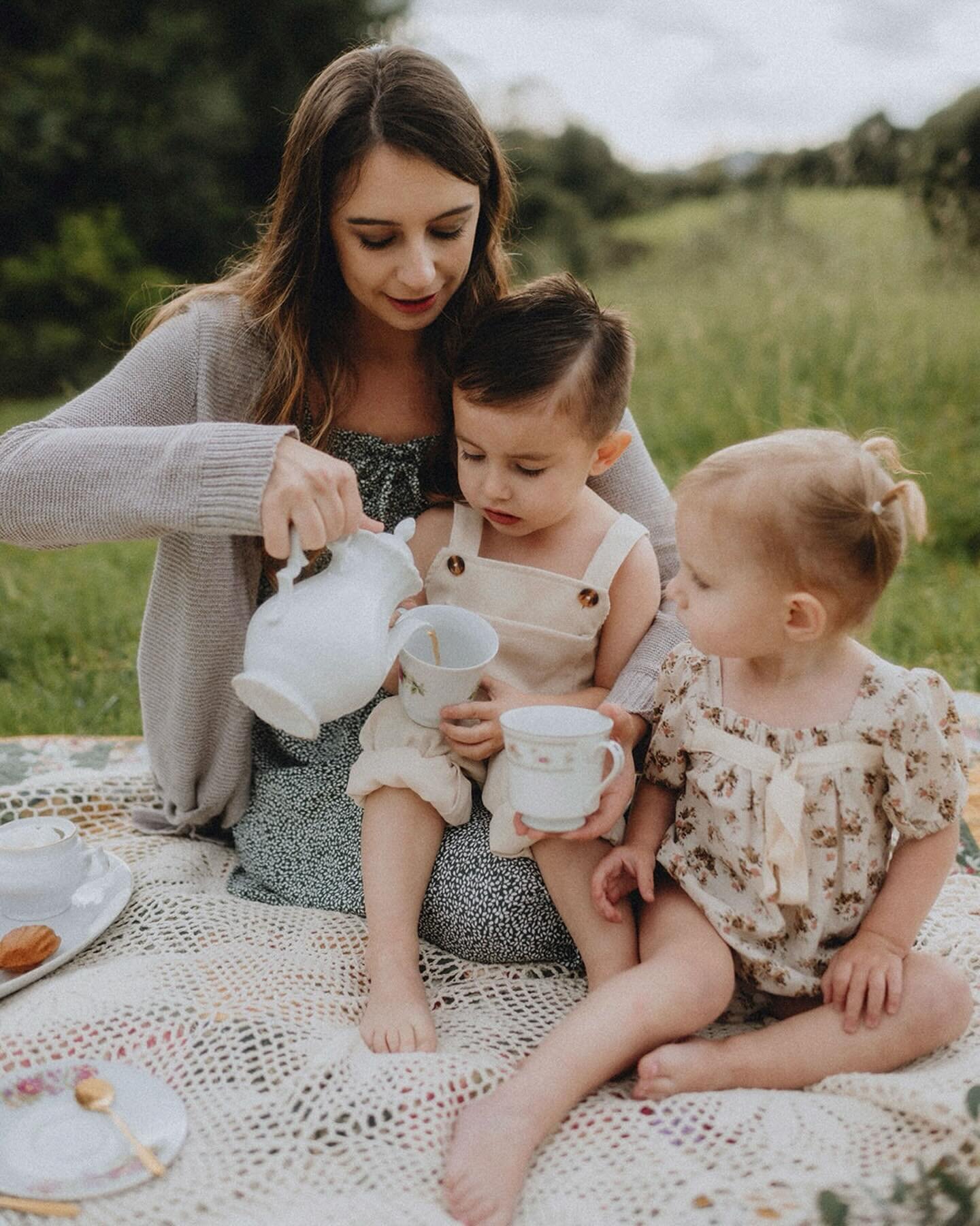Motherhood Minis 2024 are here 💐🩷

After almost two years since hosting mini sessions, I am excited to share that I will be hosting these vintage tea party Motherhood Minis on April 7! There will be morning and afternoon sessions available to choos