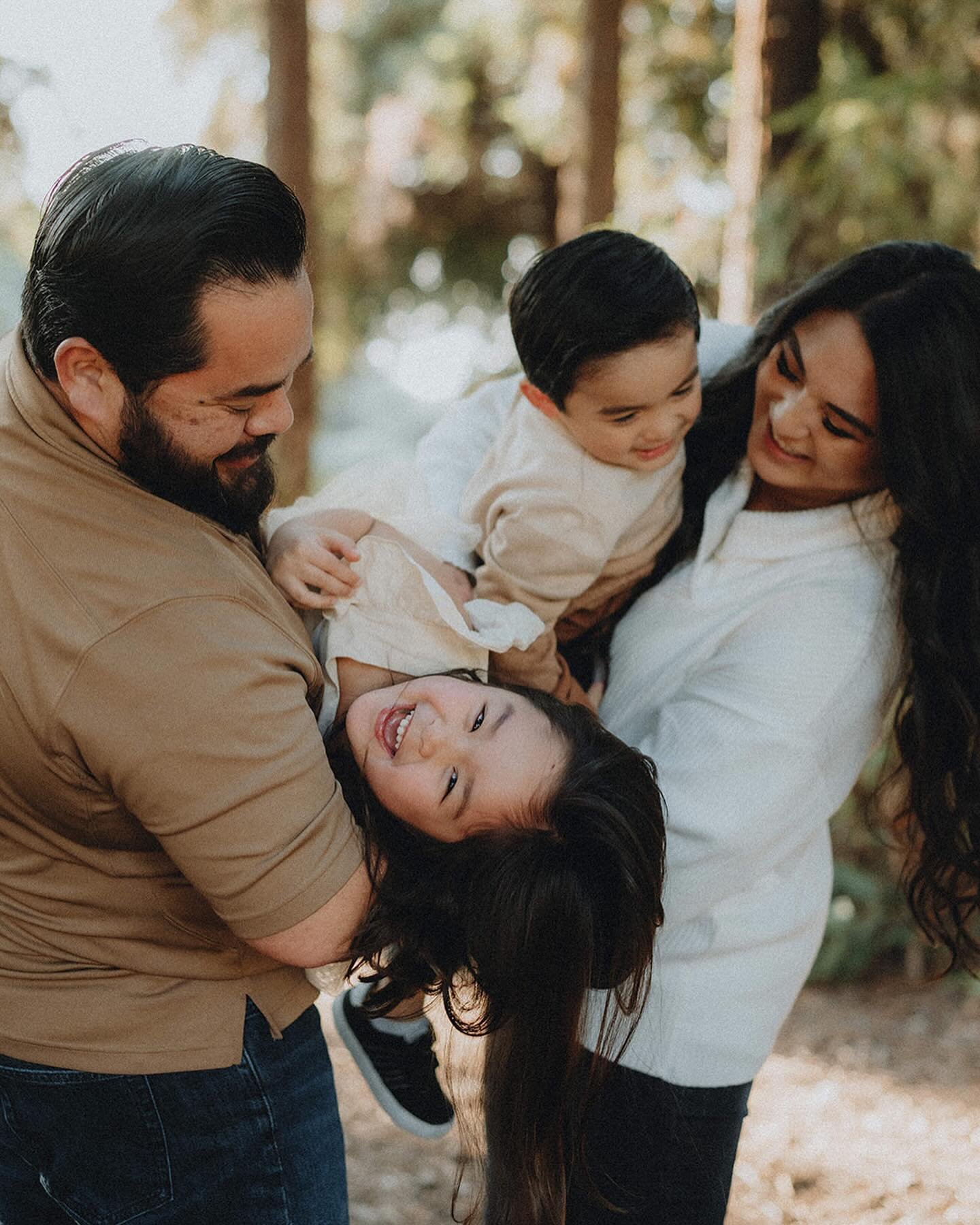 There&rsquo;s nothing quite like a fun family session spent running around the forest and being silly together. Remember, your family session isn&rsquo;t about having that *perfect* photo&mdash;-it&rsquo;s about capturing the personalities of your li