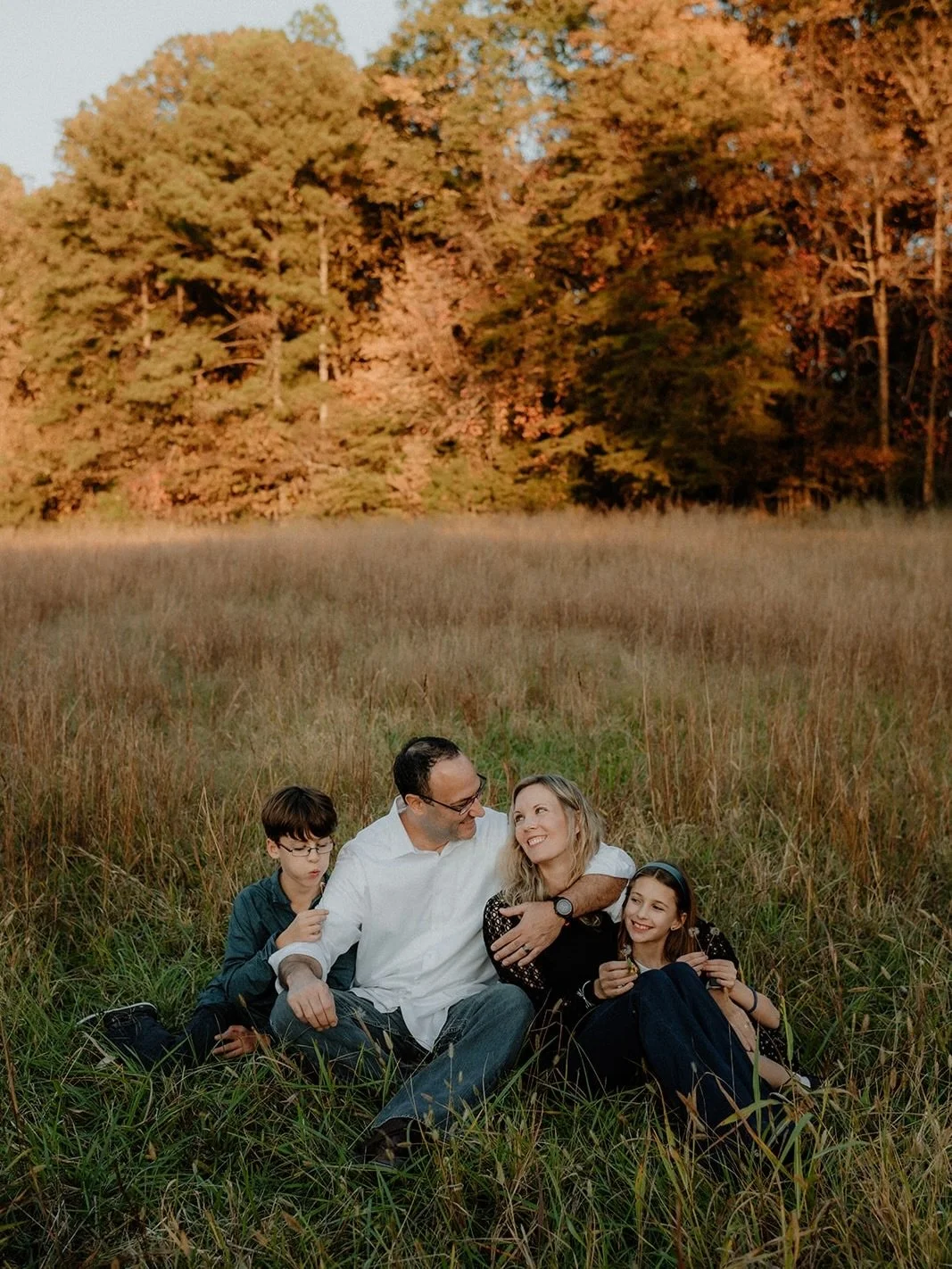 Happy Friday y&rsquo;all! Since it is should be spring but felt like winter again this morning, I&rsquo;m throwing it back to another season: fall! This was my first real fall season in Georgia and the leaves did NOT disappoint. This family session w