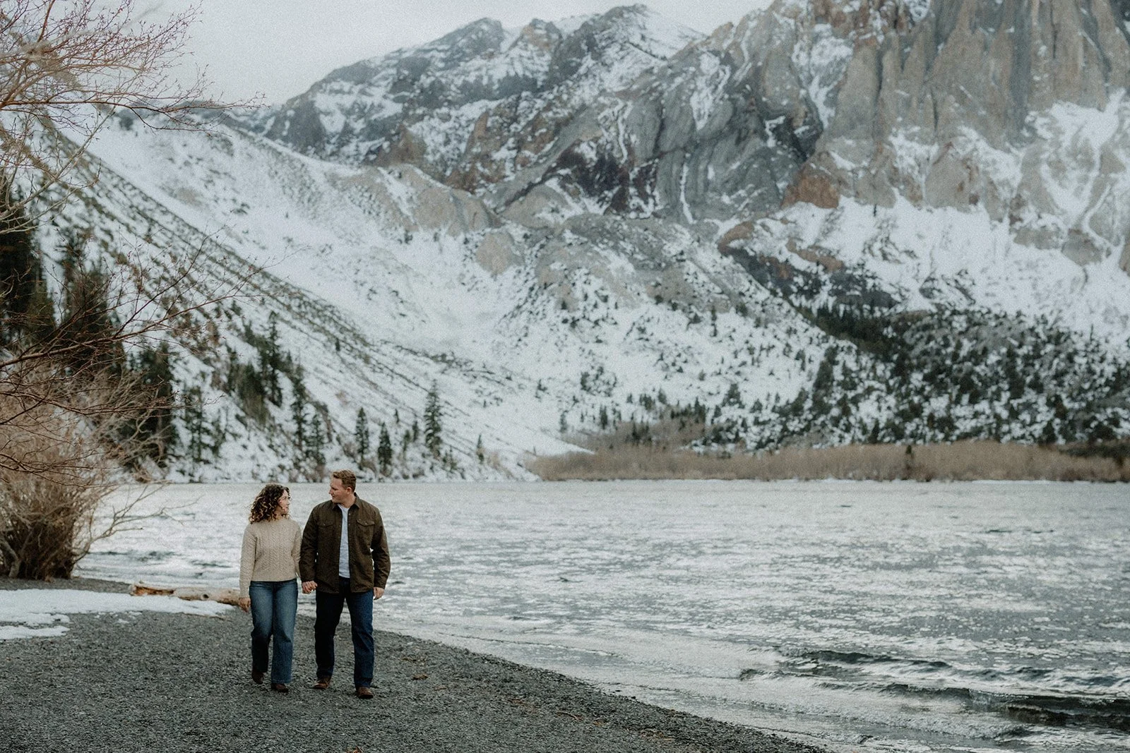 Winter-Engagement-Session-Convict-Lake-SummitandSurPhotography2.jpg