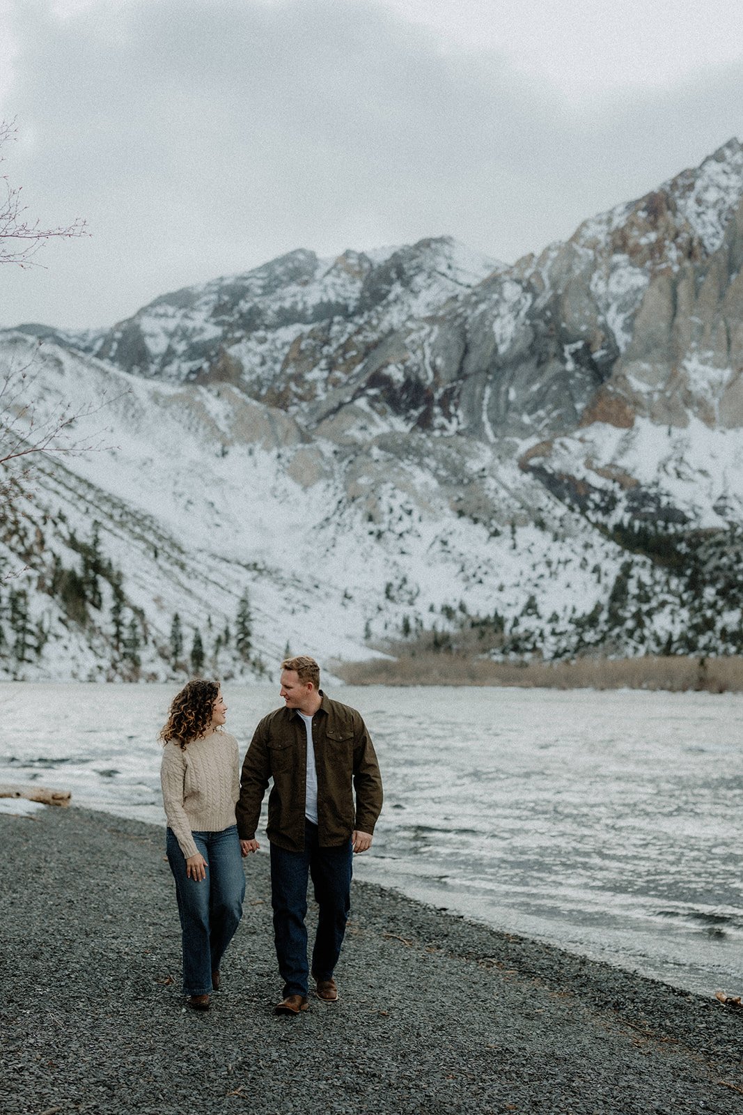Winter-Engagement-Session-Convict-Lake-SummitandSurPhotography3.jpg