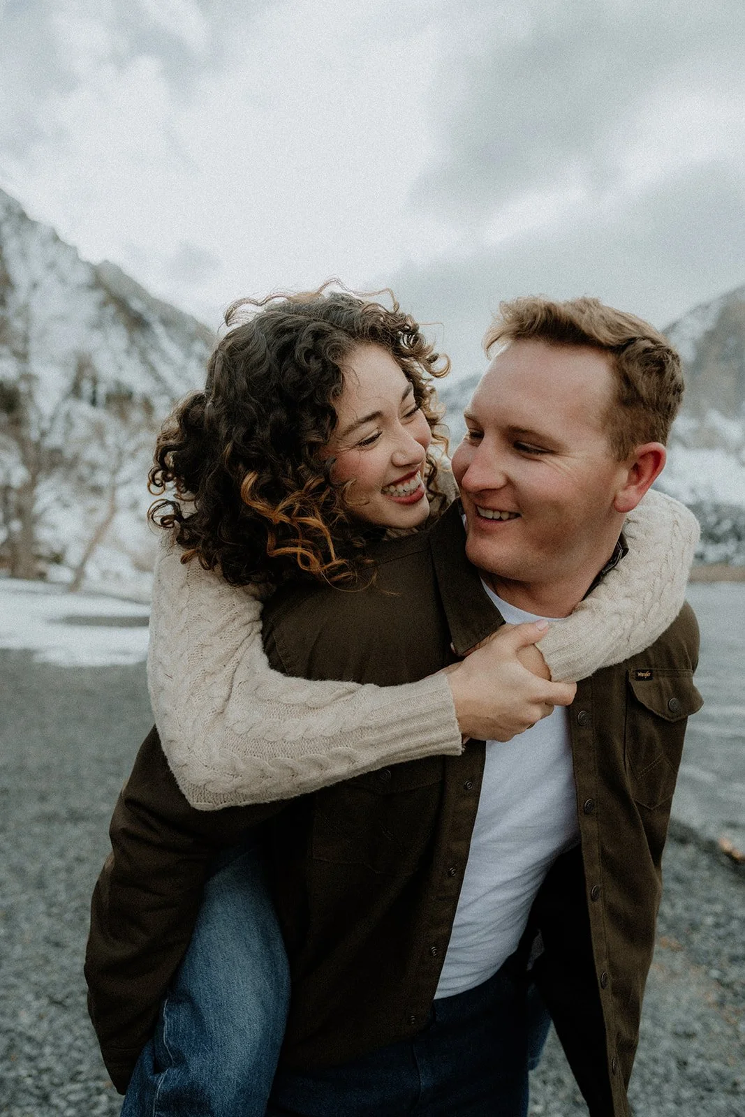 Winter-Engagement-Session-Convict-Lake-SummitandSurPhotography5.jpg