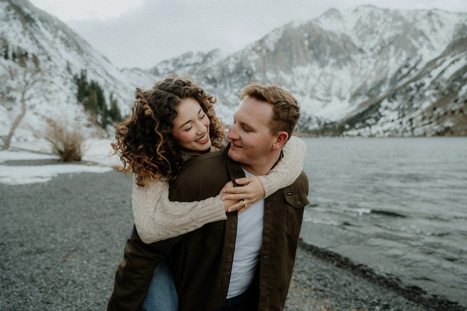 Winter-Engagement-Session-Convict-Lake-SummitandSurPhotography6.jpg