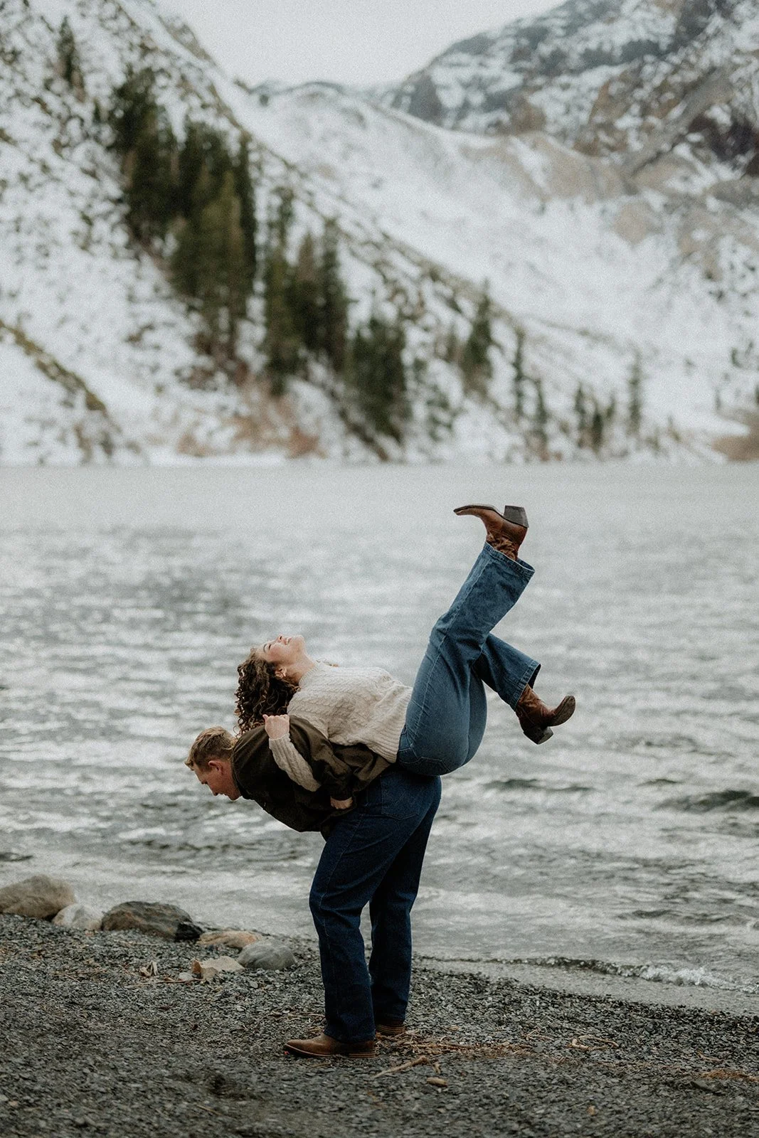 Winter-Engagement-Session-Convict-Lake-SummitandSurPhotography8.jpg